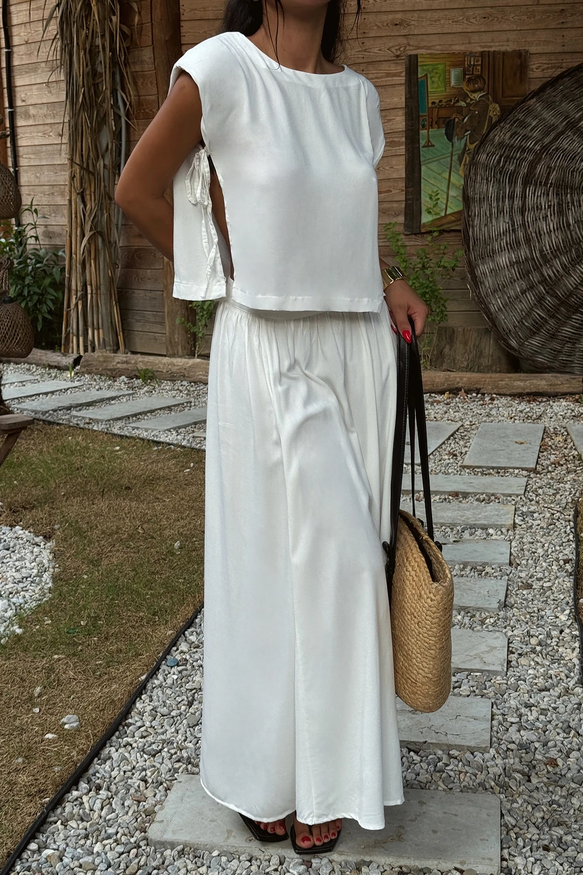 Picture of White Tie Detailed Suit