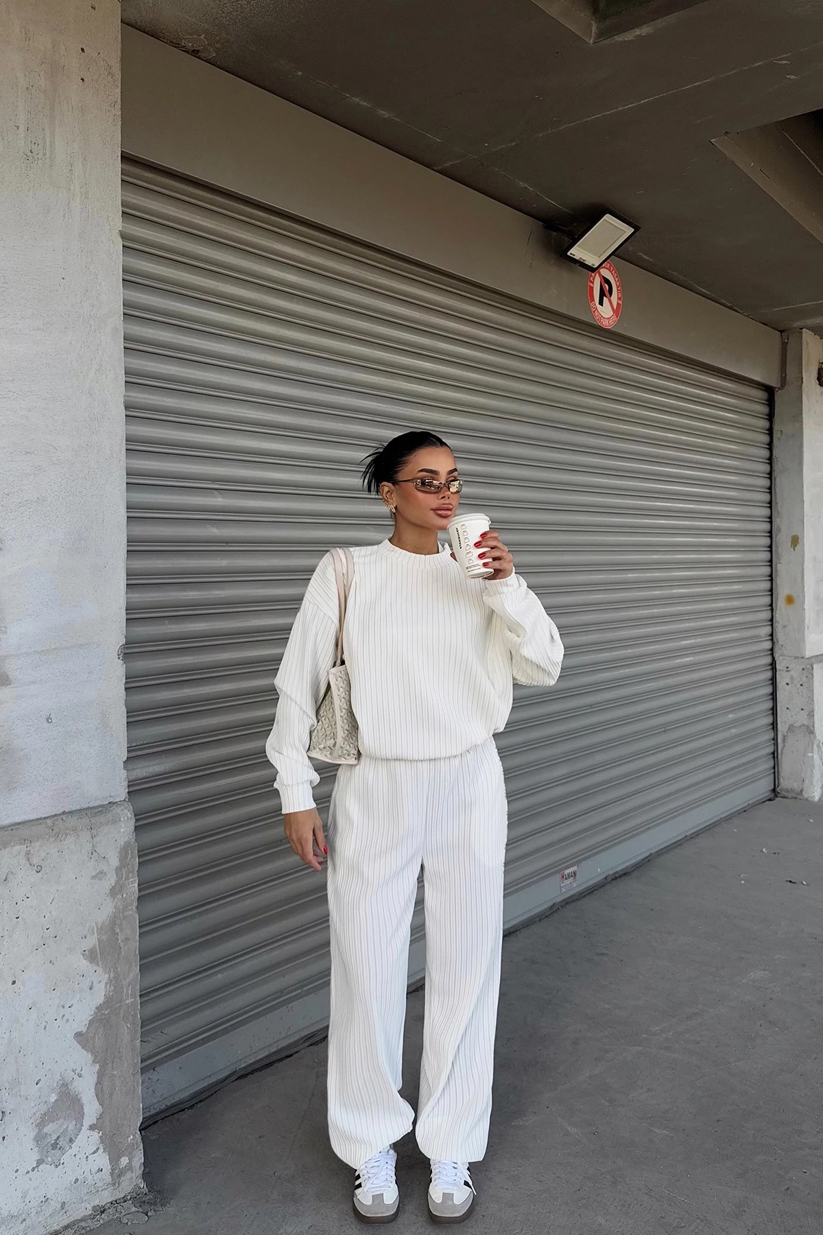 Picture of White Albinia Set