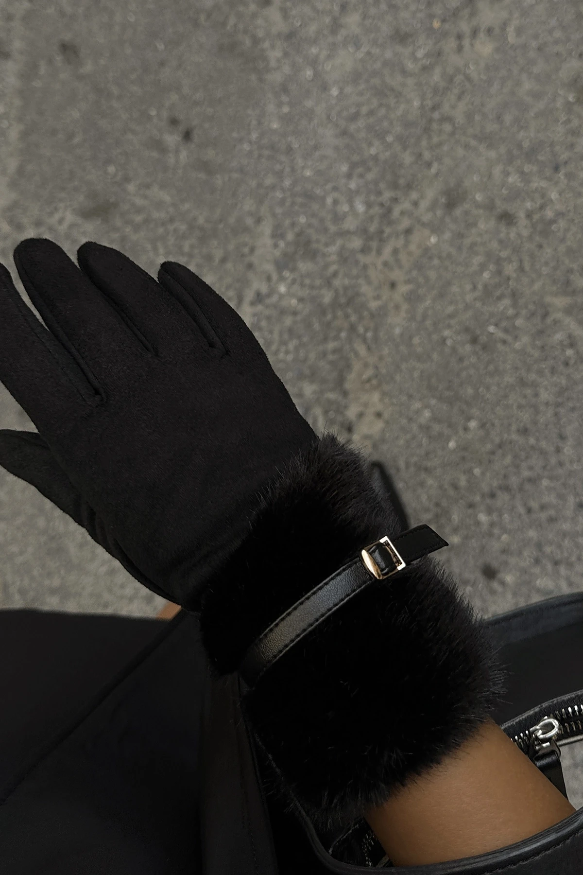 Picture of Black Furry Belted Gloves