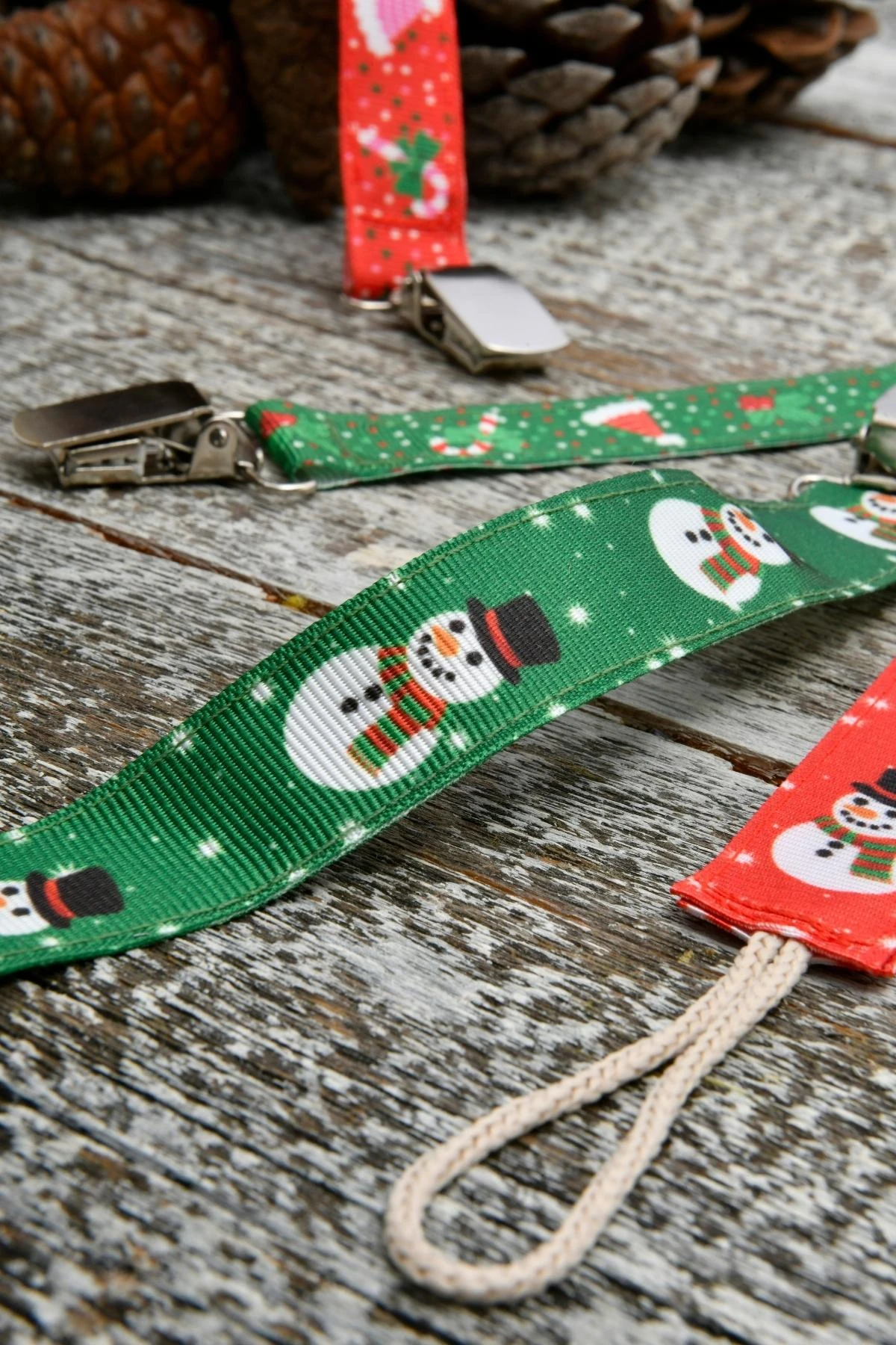 Picture of Kardan Adam Desenli Yeşil Emzik Askısı - Yılbaşı Özel Koleksiyonu