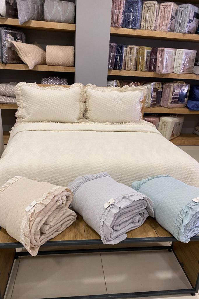 Picture of Kanula Elyaf Dolgulu Çift Kişilik 240x260 Cm Yatak Örtüsü