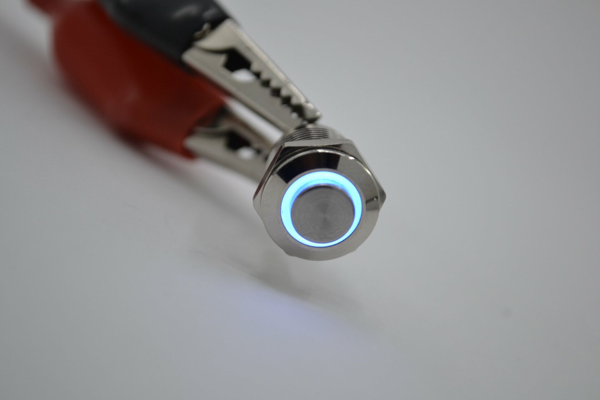 Picture of 12mm Yaylı Buton Anahtar 12V 24V Mavi Işıklı Yuvarlak Metal MT-ANY14