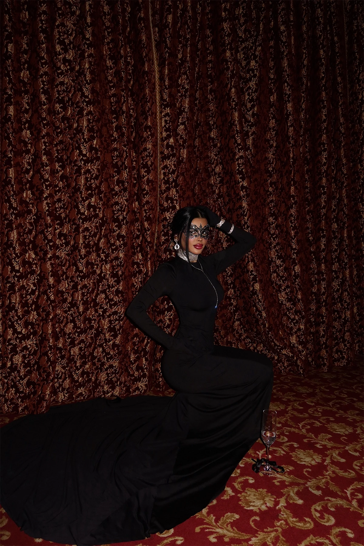 Picture of Black Maria Long Dress with Low-cut Back and Gloves