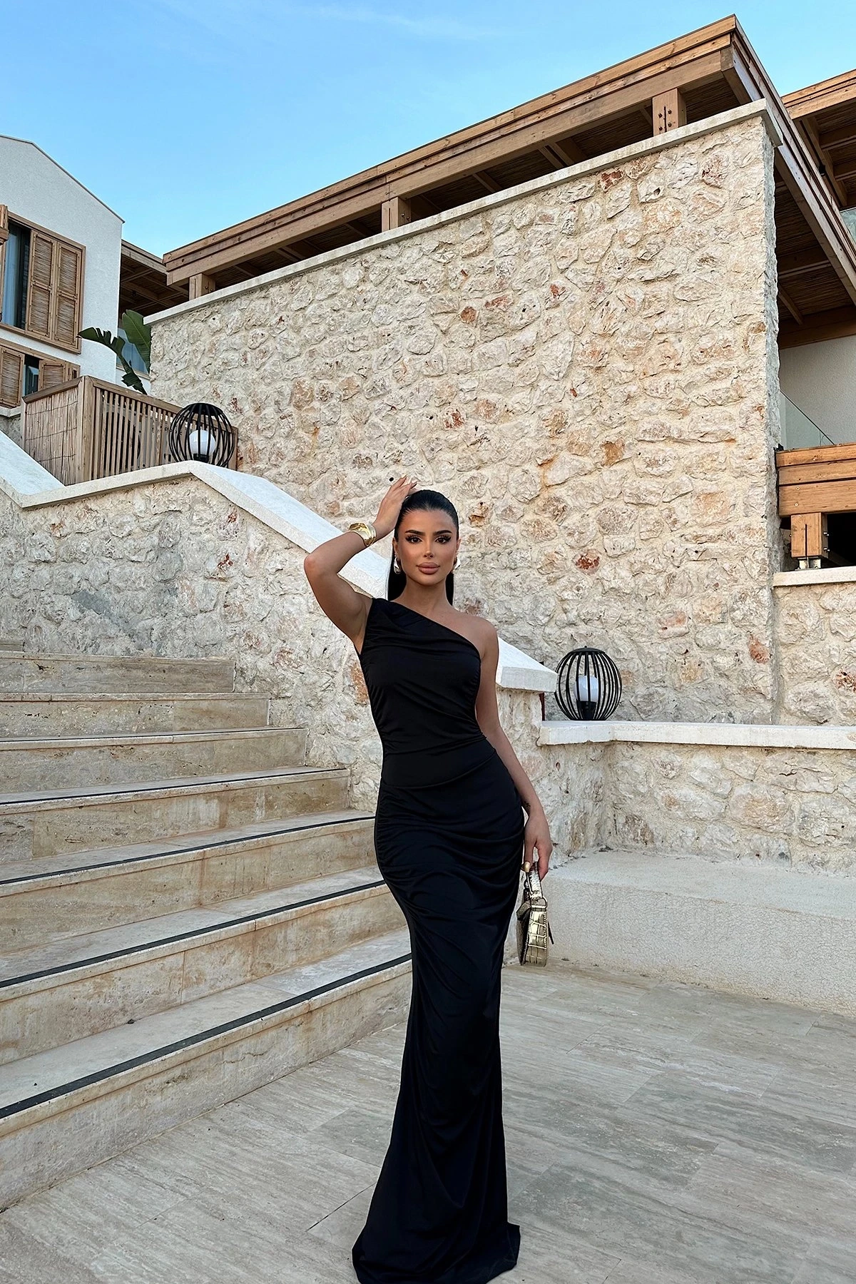 Picture of Black Antonella Dress With Low-cut Back And Accessories