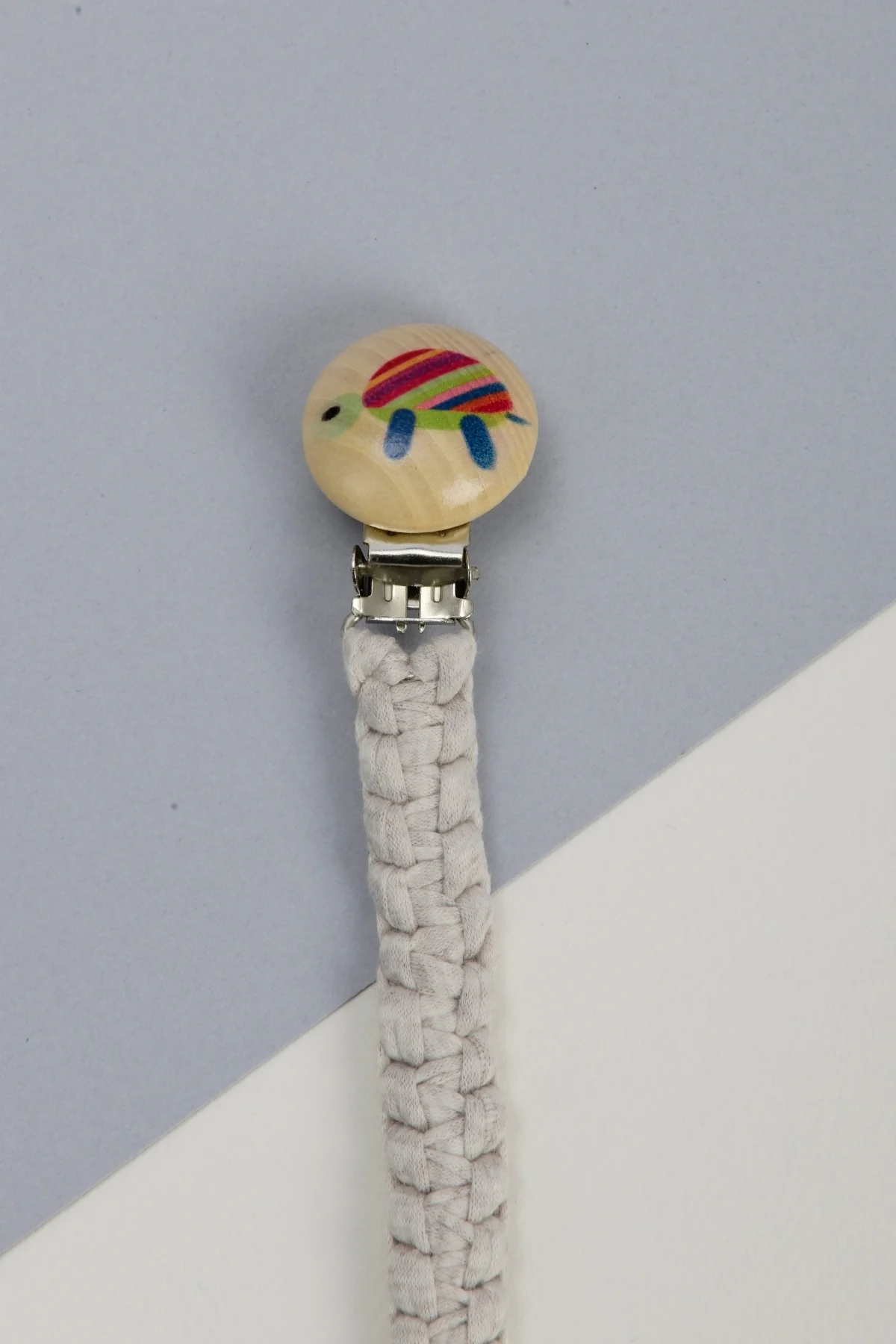 Picture of El Örmesi Doğal Ahşap Emzik Askısı - Kaplumbağa - Gri