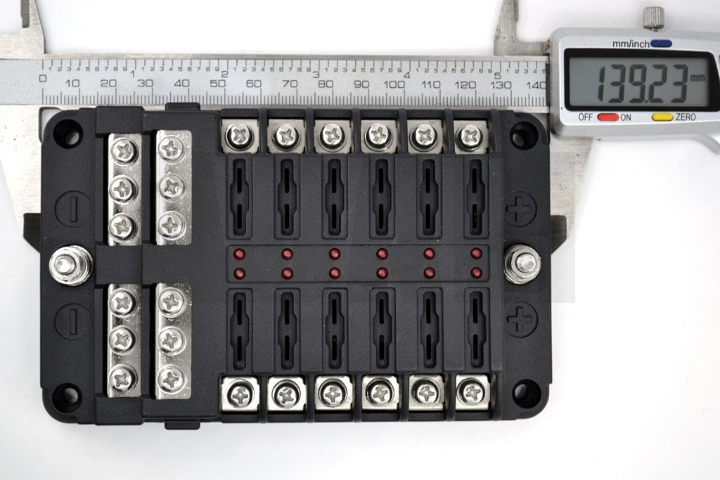 Picture of Şase Baralı Bıçak Sigorta Kutusu 12 Port İkaz Ledli Etiketli MT-SY12BARA