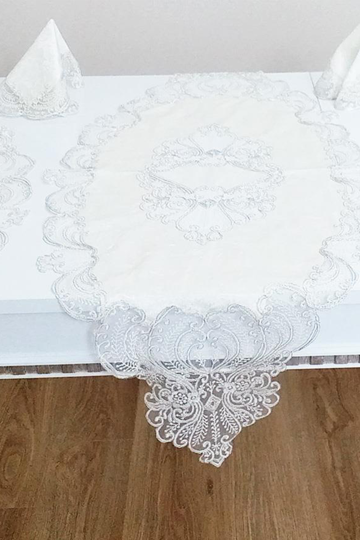 Picture of Fransız Güpürlü Yasemin Kadife Salon Takımı 5 Parça Krem