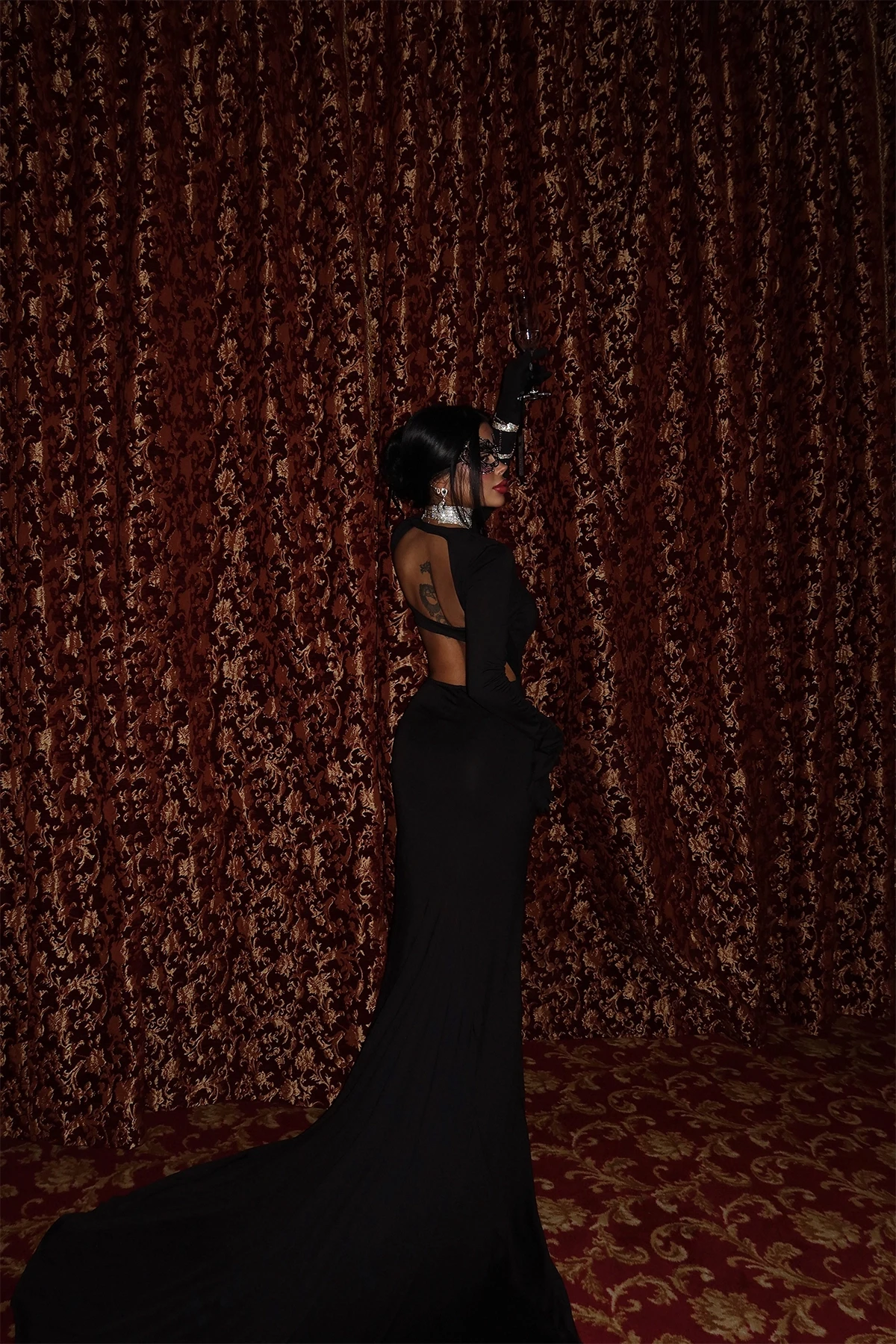 Picture of Black Maria Long Dress with Low-cut Back and Gloves