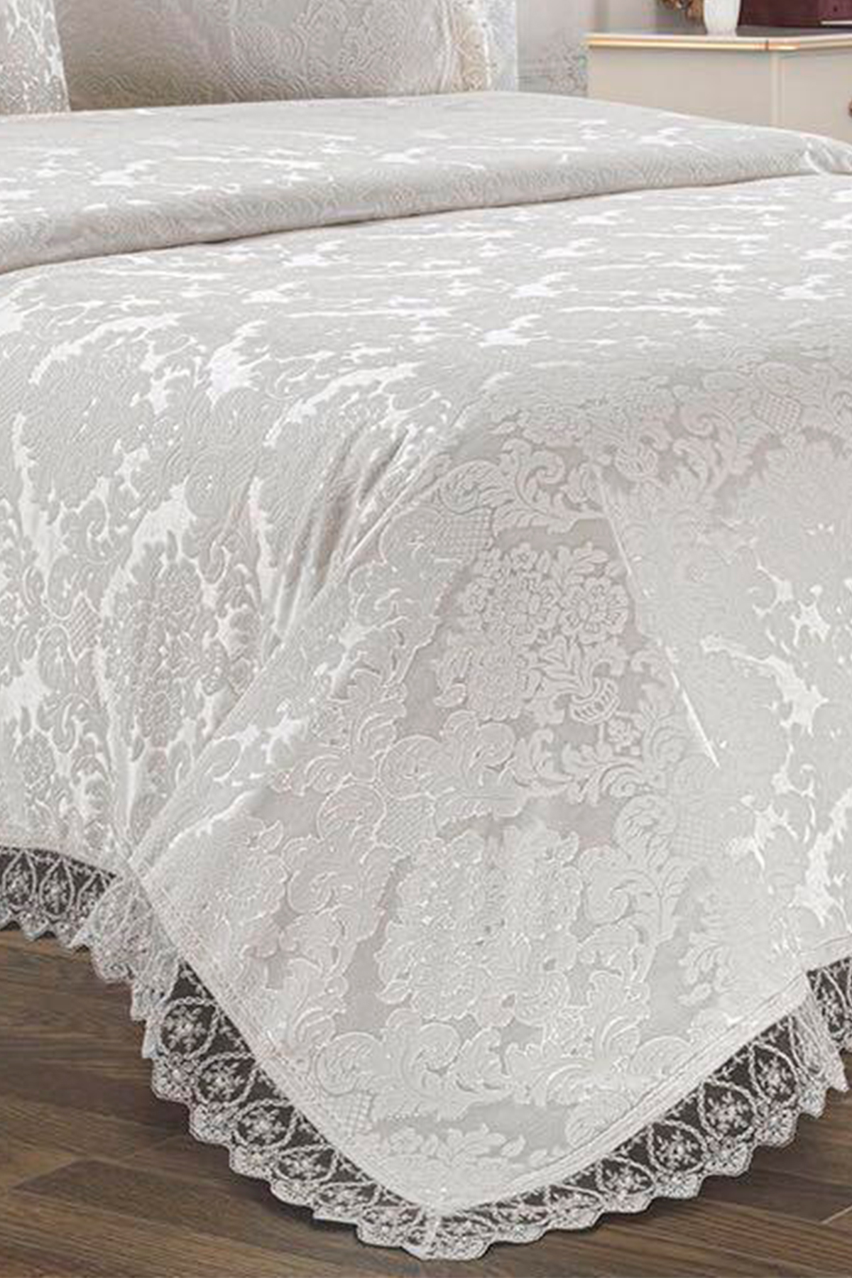 Picture of Çeyiz Diyarı Jakarlı Şönil Yatak Örtüsü Krem