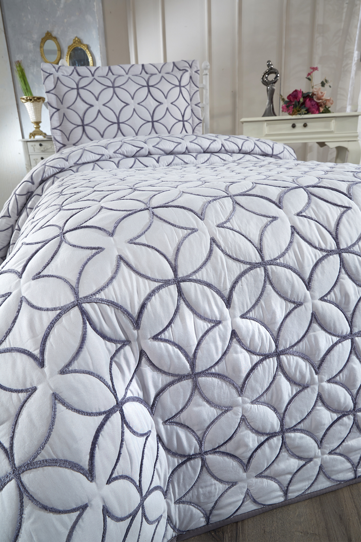 Picture of Parolin Tek Kişilik Kapitoneli Yatak Örtüsü Gri