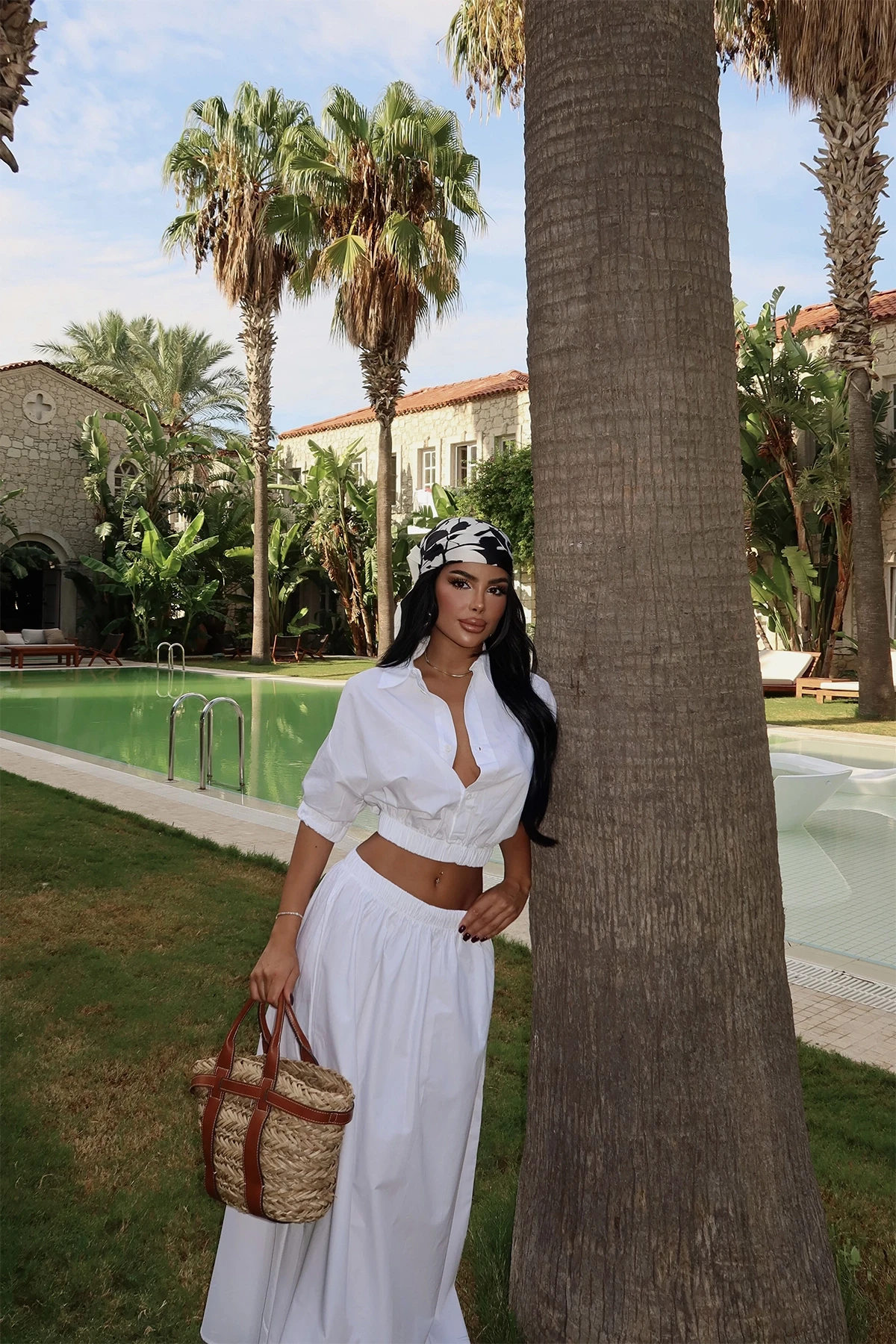 Picture of White Skirt Suit