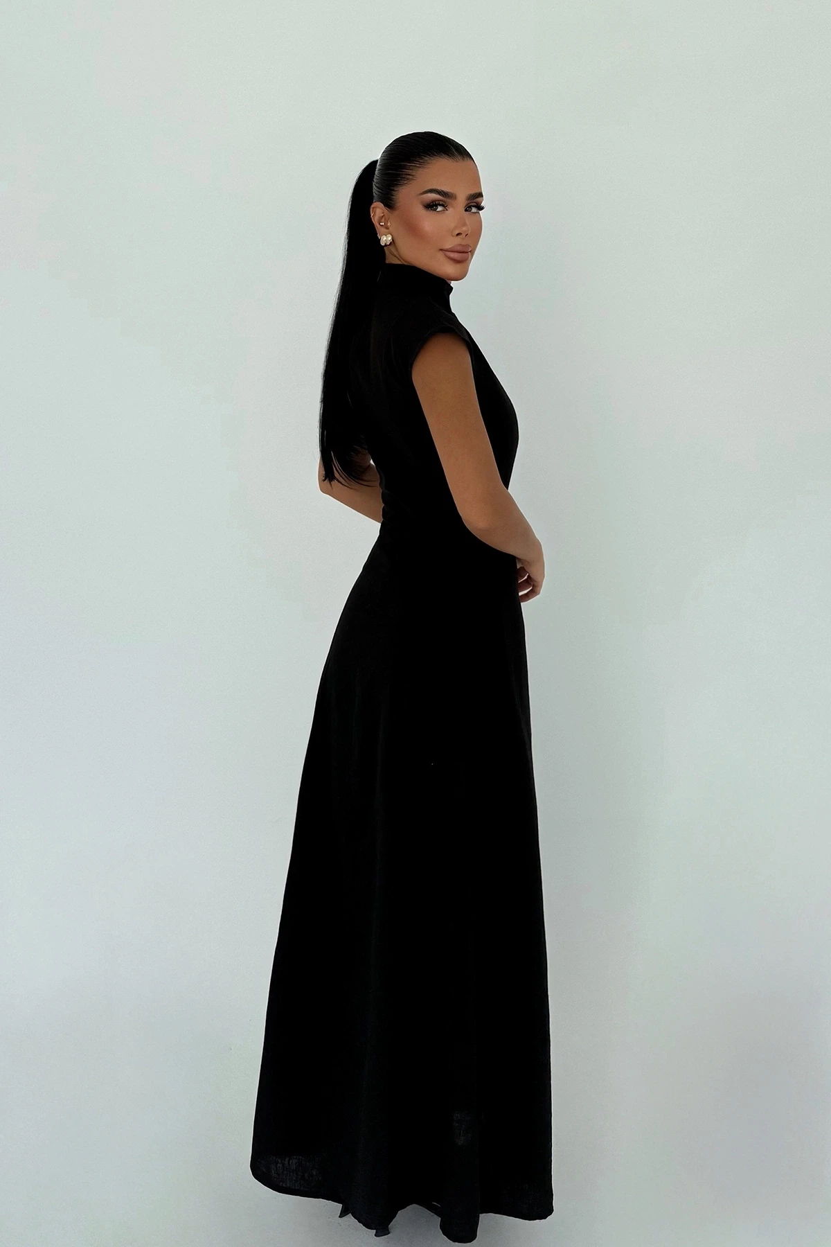 Picture of Black Slit Detail Dress