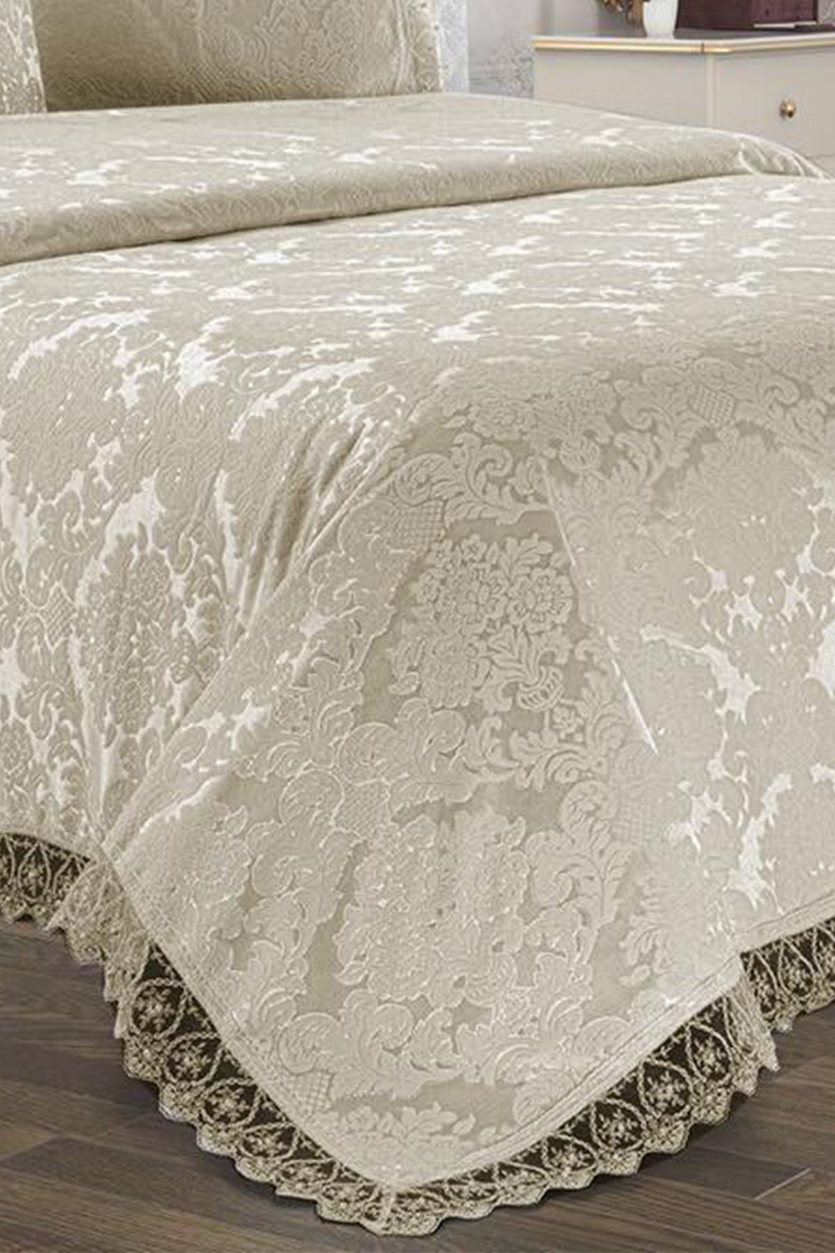 Picture of Çeyiz Diyarı Jakarlı Şönil Yatak Örtüsü Bej