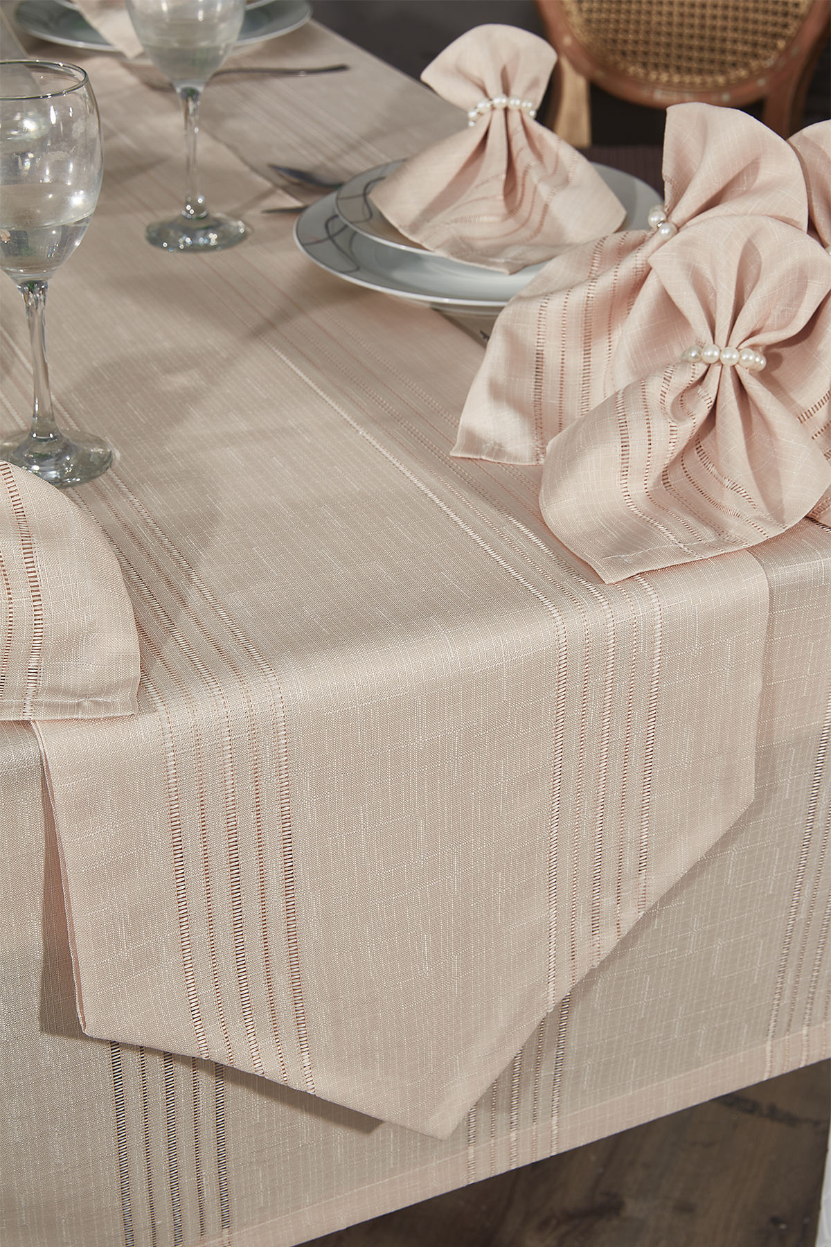 Picture of Corvver 26 Parça Dertsiz Masa Örtüsü Takımı Bej