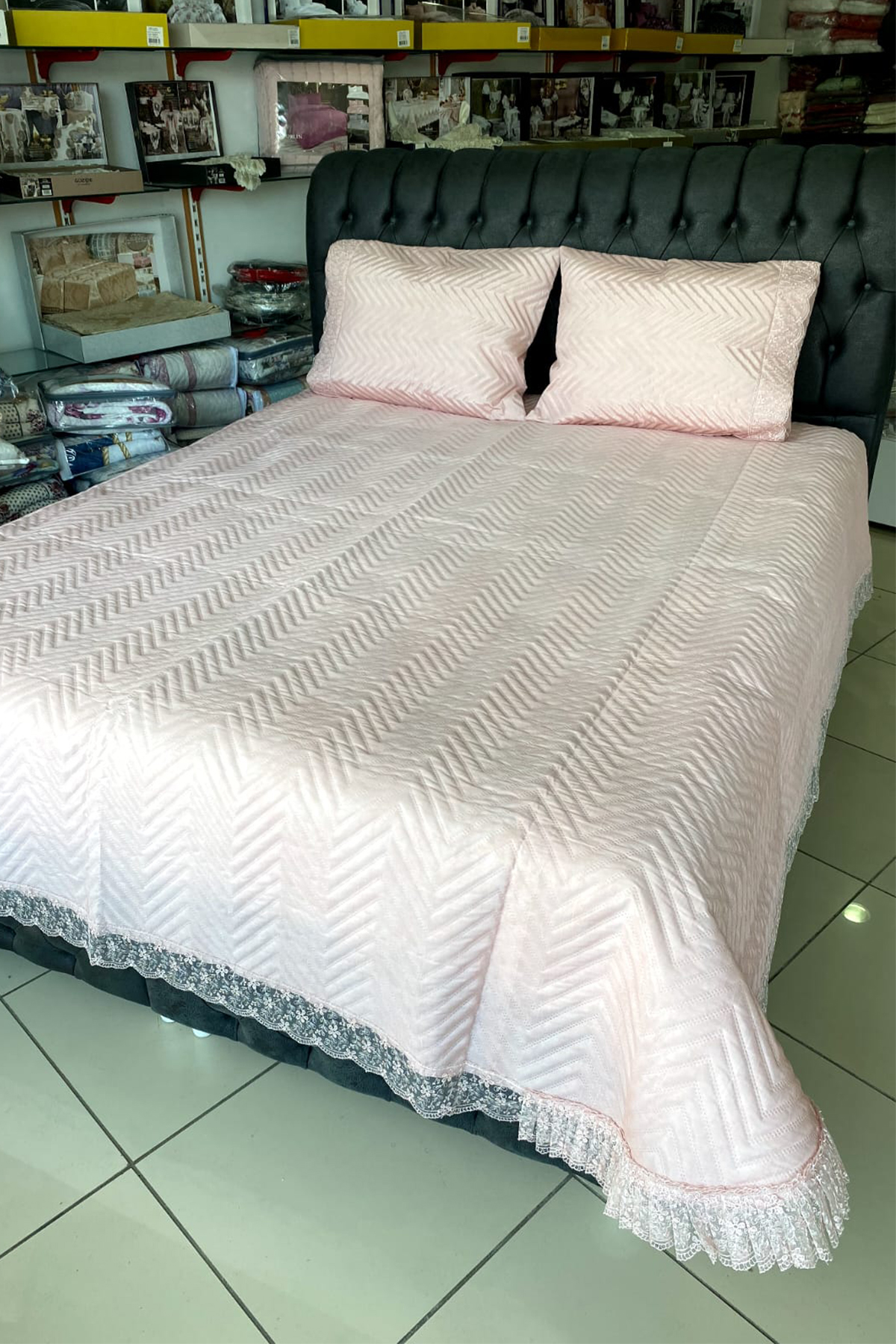 Picture of Carilla Kapitoneli Fransız Güpürlü Yatak Örtüsü Pudra