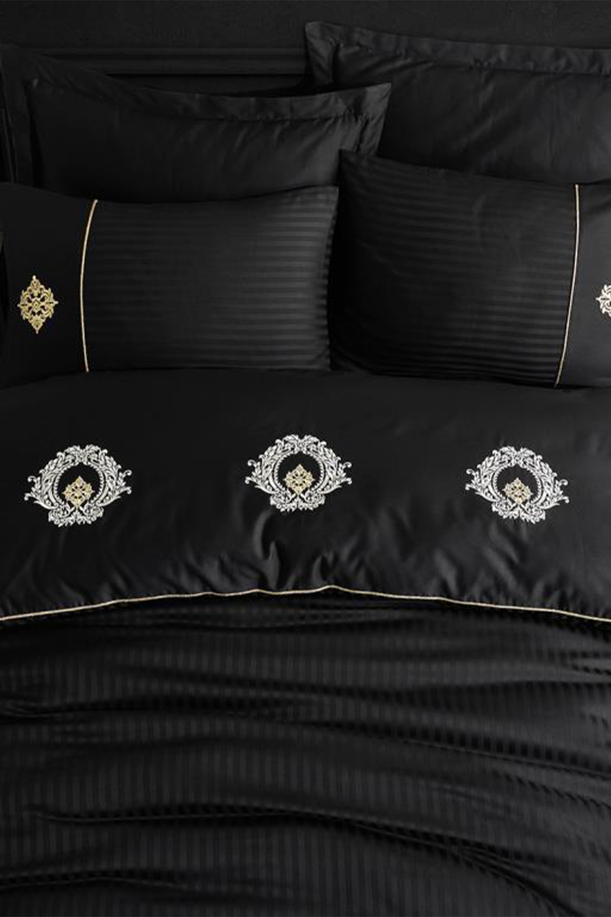 Picture of Elegant Nakışlı Pamuk Saten Çift Kişilik Nevresim Takımı Olimpos Siyah