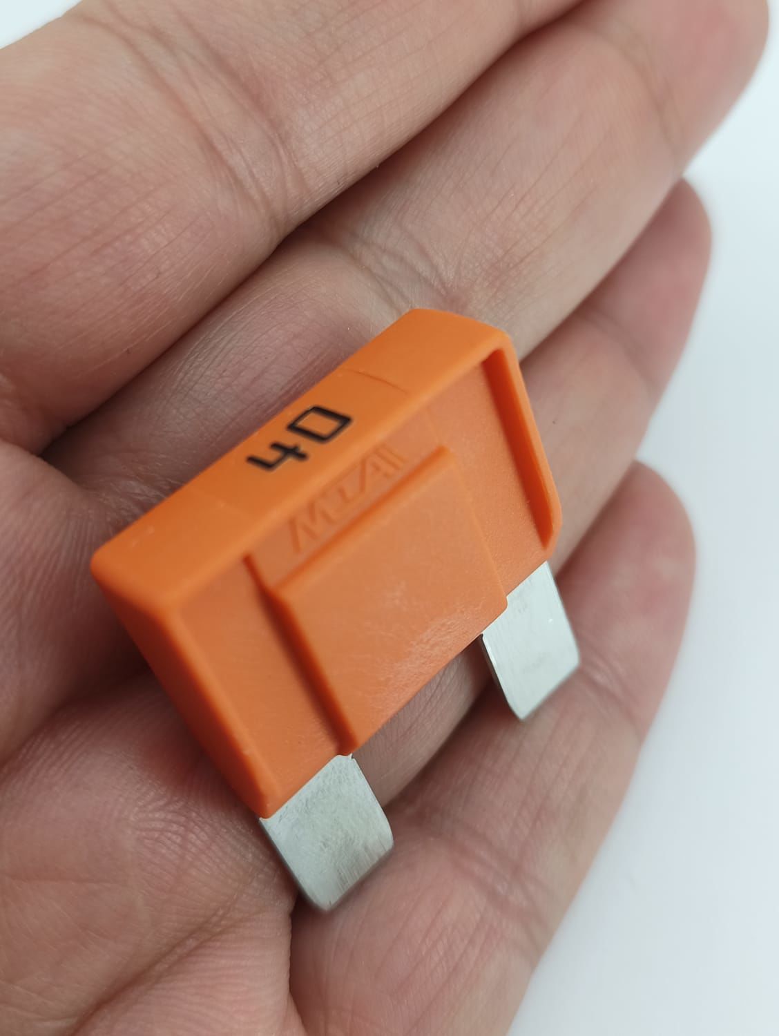 Picture of 40A Turuncu Büyük Maksi Bıçak Sigorta 40 Amper