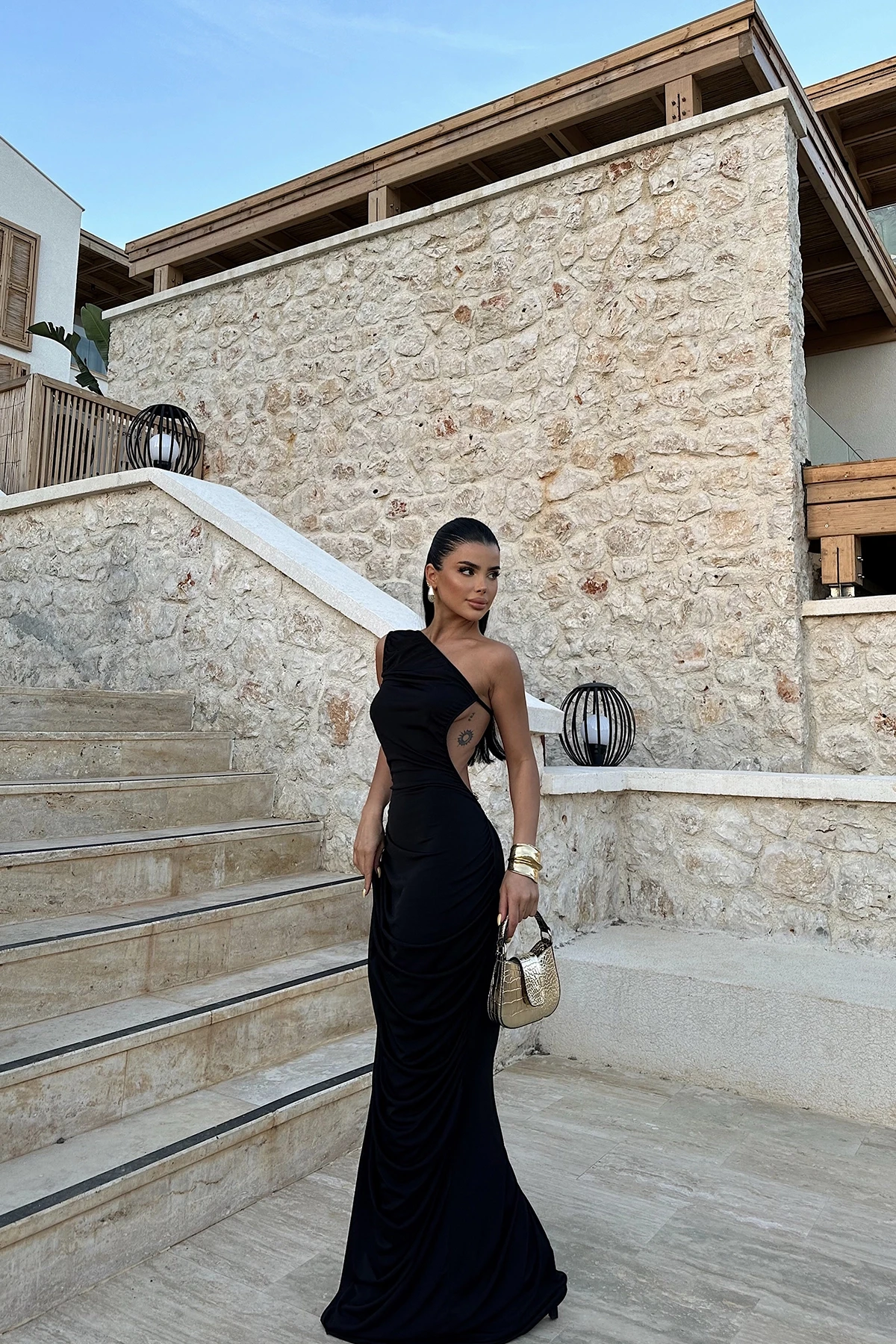 Picture of Black Antonella Dress With Low-cut Back And Accessories