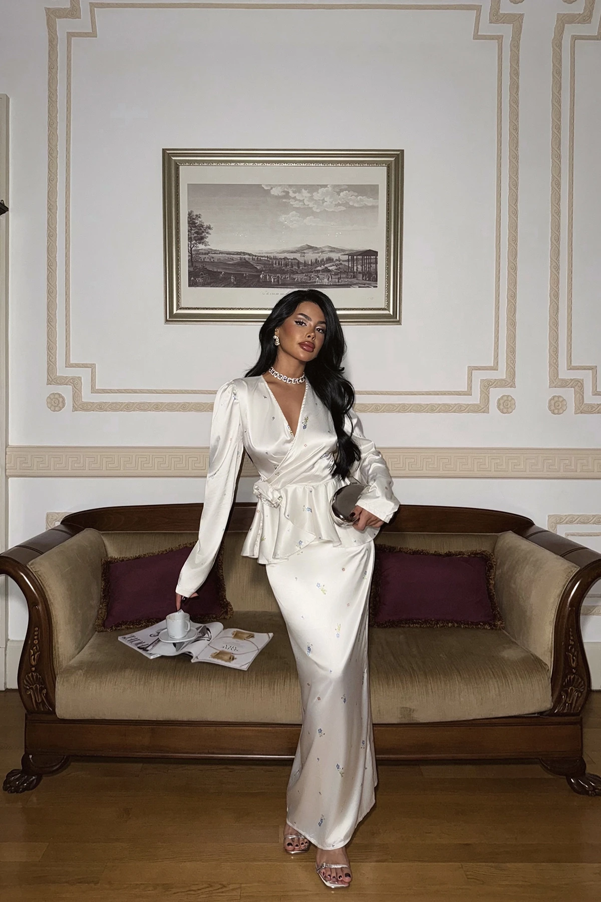 Picture of White Rose Detail Satin Set