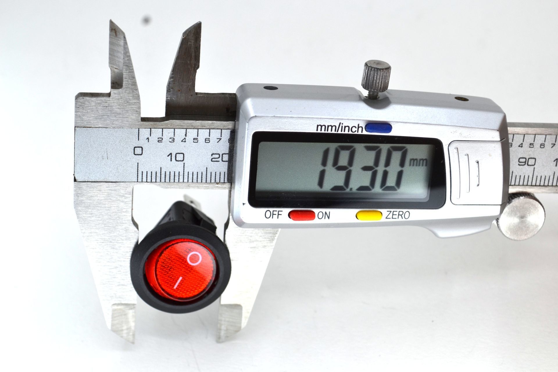 Picture of Yuvarlak Kırmızı Camlı Elektrik Anahtarı 1-0 Işıklı Rocker 12V