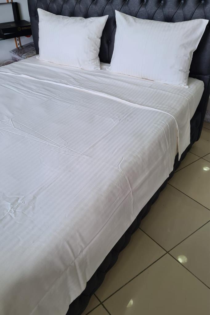 Picture of Satin Zarif Armürlü Çift Kişilik Nevresim Takımı Krem