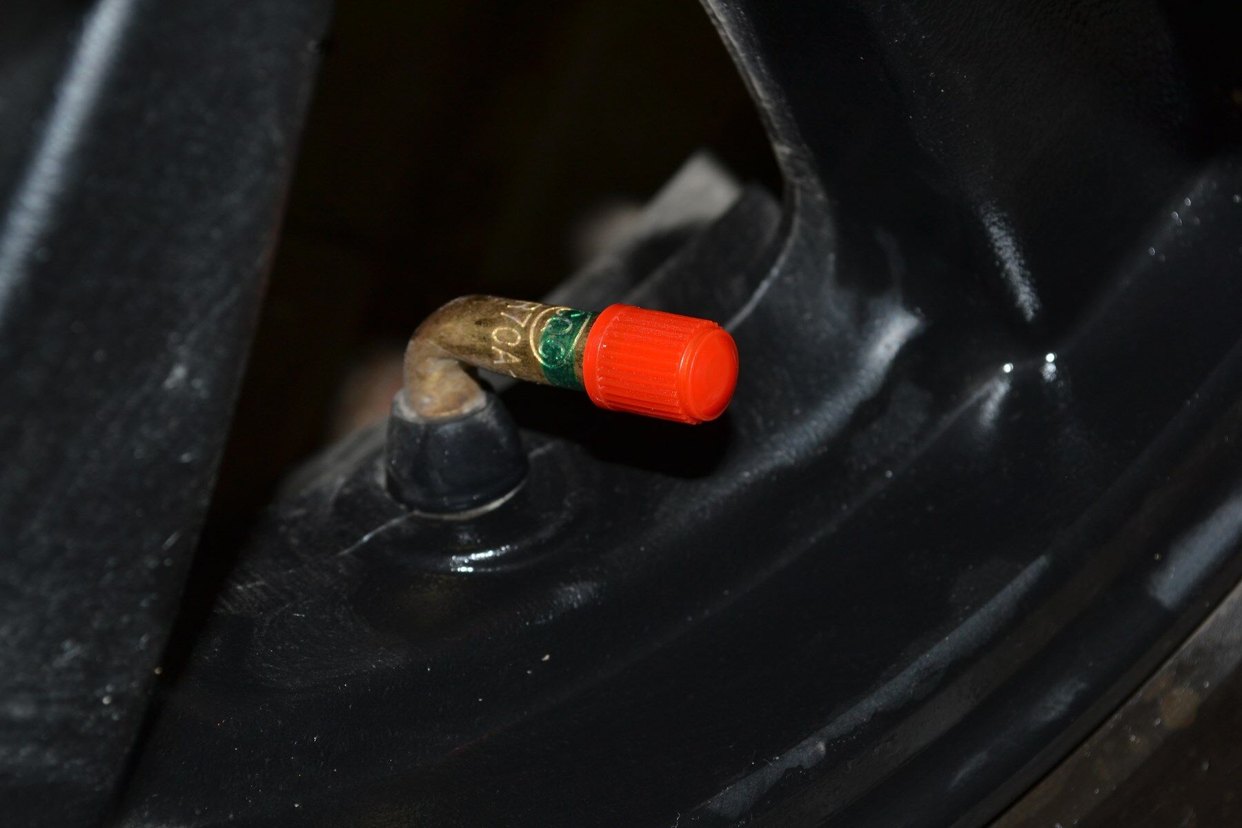 Picture of 10 Adet Kırmızı Oto Lastik Sibop Kapağı Plastik