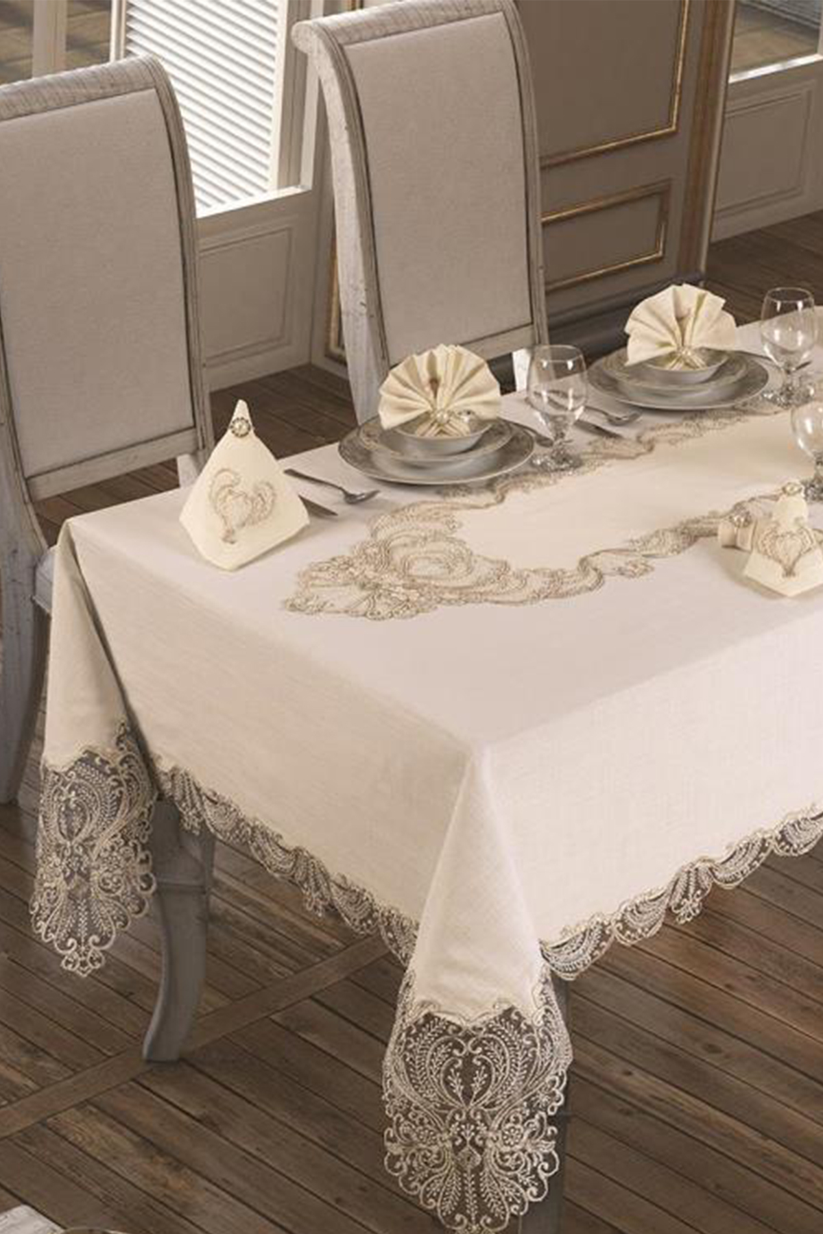 Picture of Fransız Güpürlü Yasemin Kadife Tek Masa Örtüsü Ekru Altın