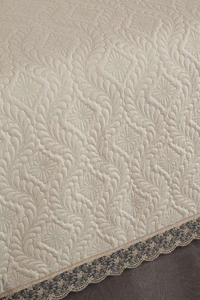 Picture of Zoya Dantelli Kapitoneli Ultrasonik Çift Kişilik Yatak Örtüsü Bej