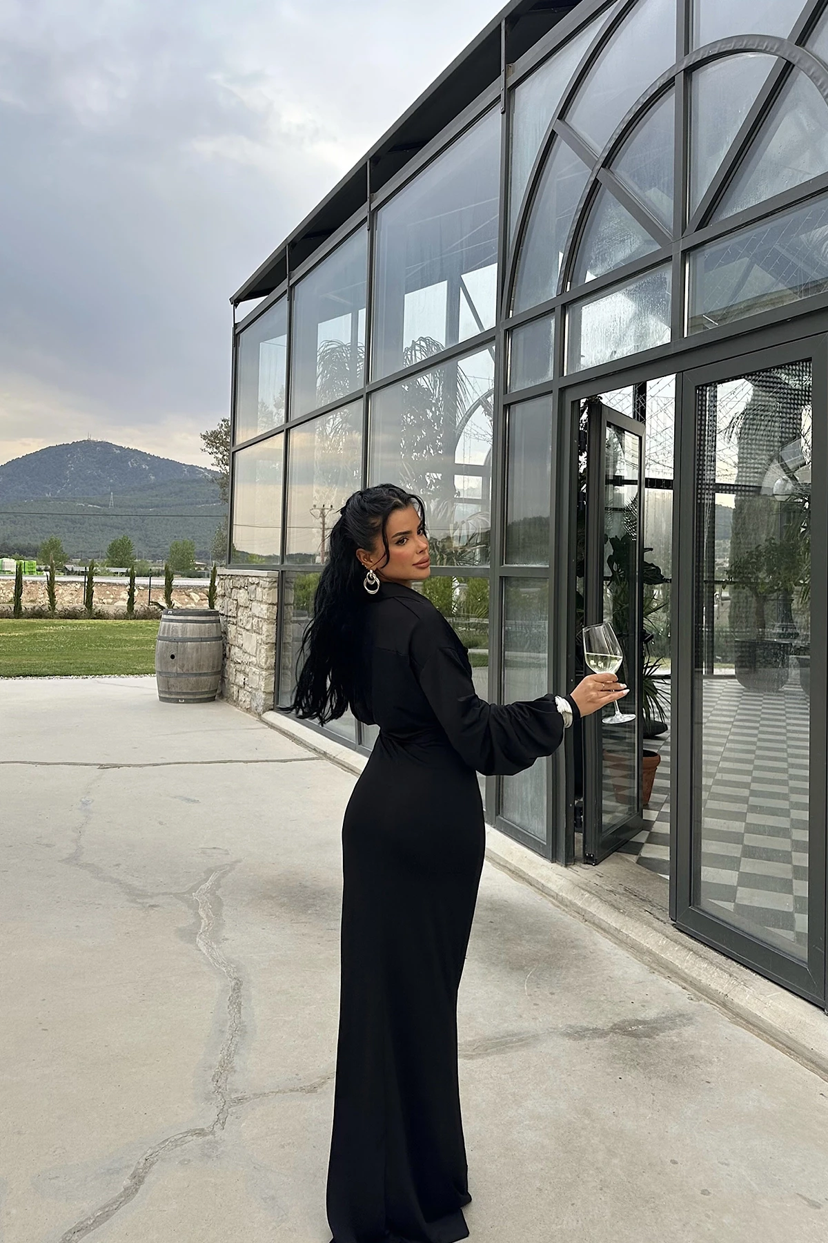 Picture of Black Shirt Collar Skirt Suit