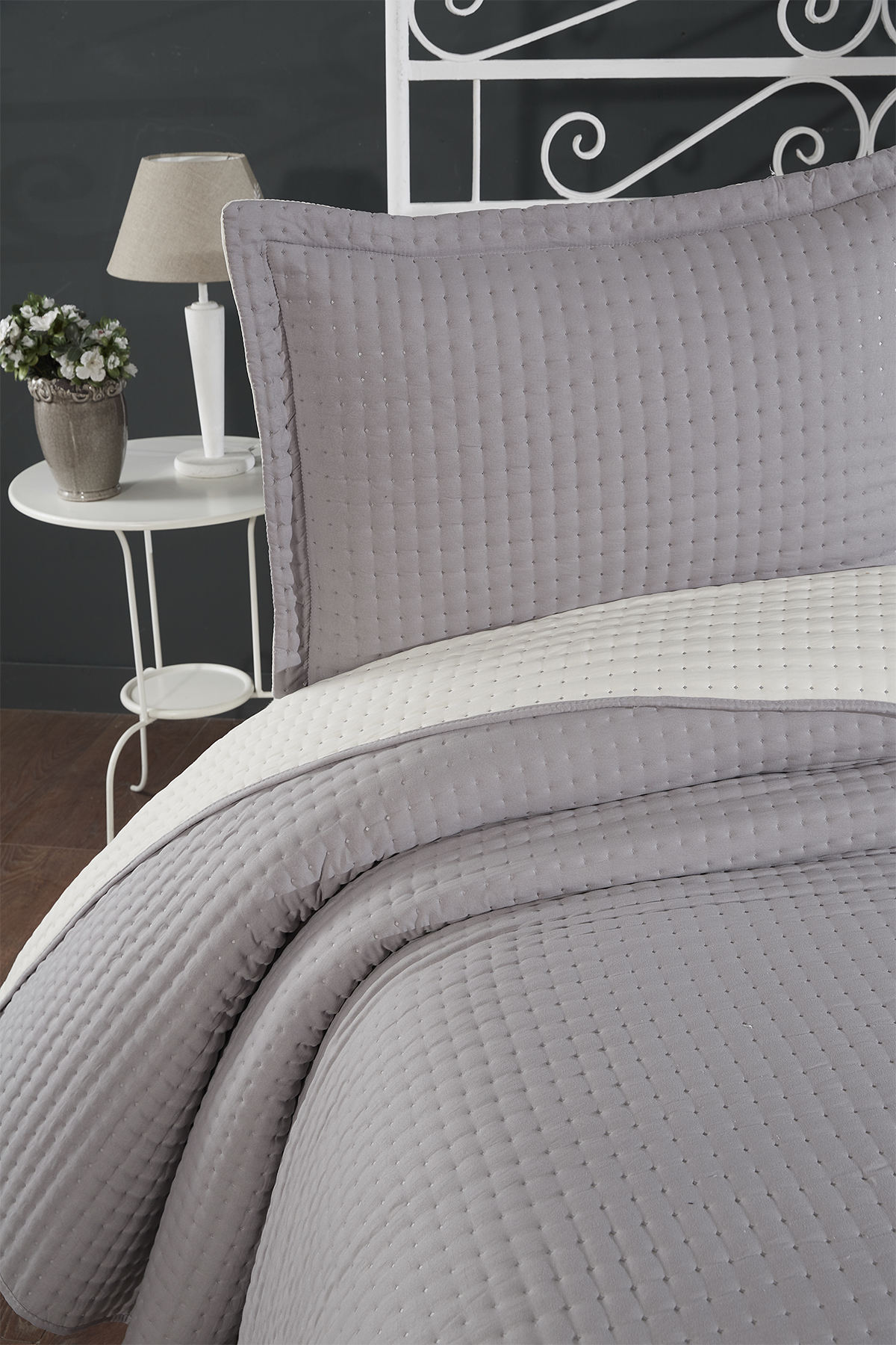 Picture of Elisa Dolgulu Çift Taraflı Çift Kişilik 240x260 Cm Yatak Örtüsü Koyu Gri