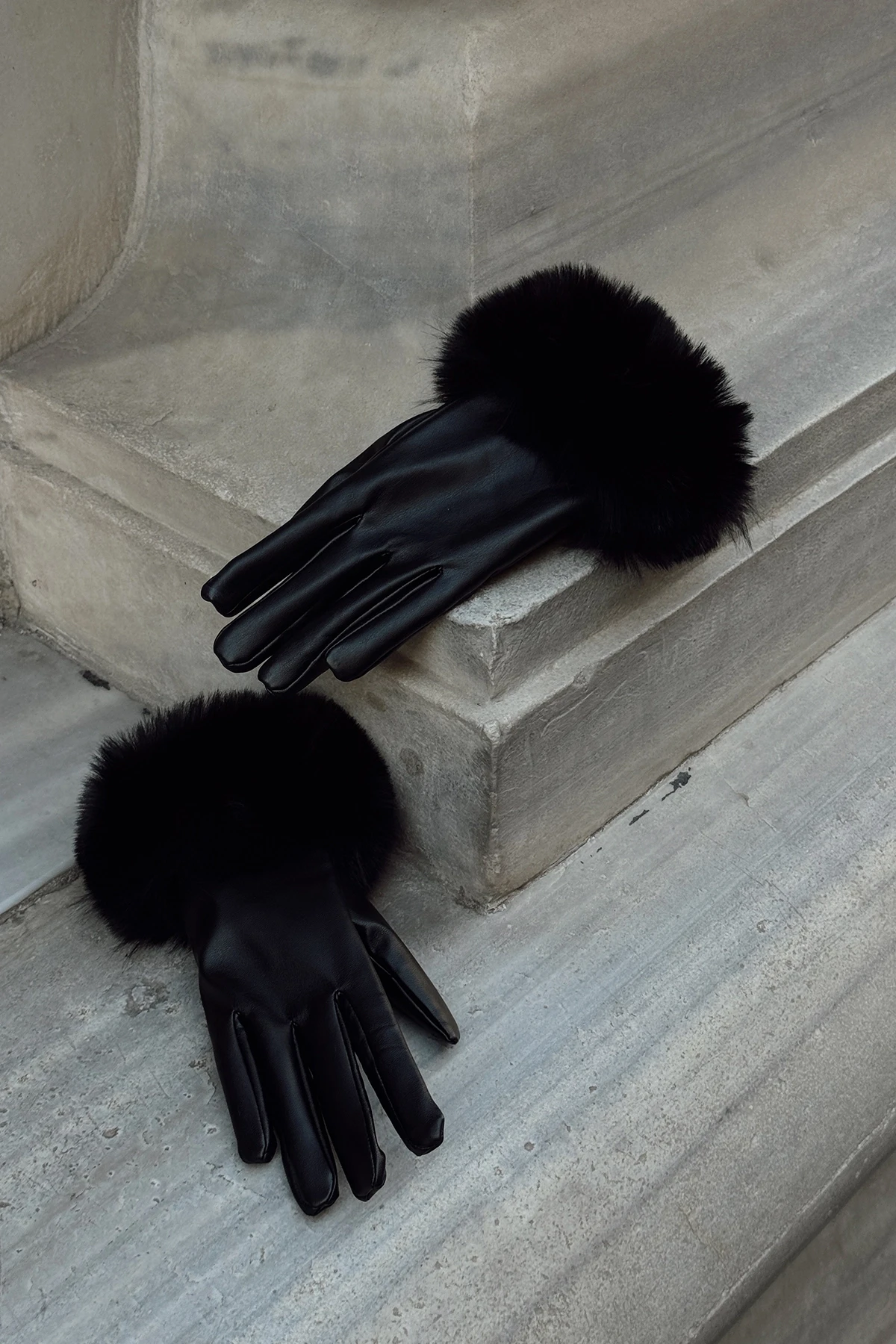 Picture of Black Leather Gloves