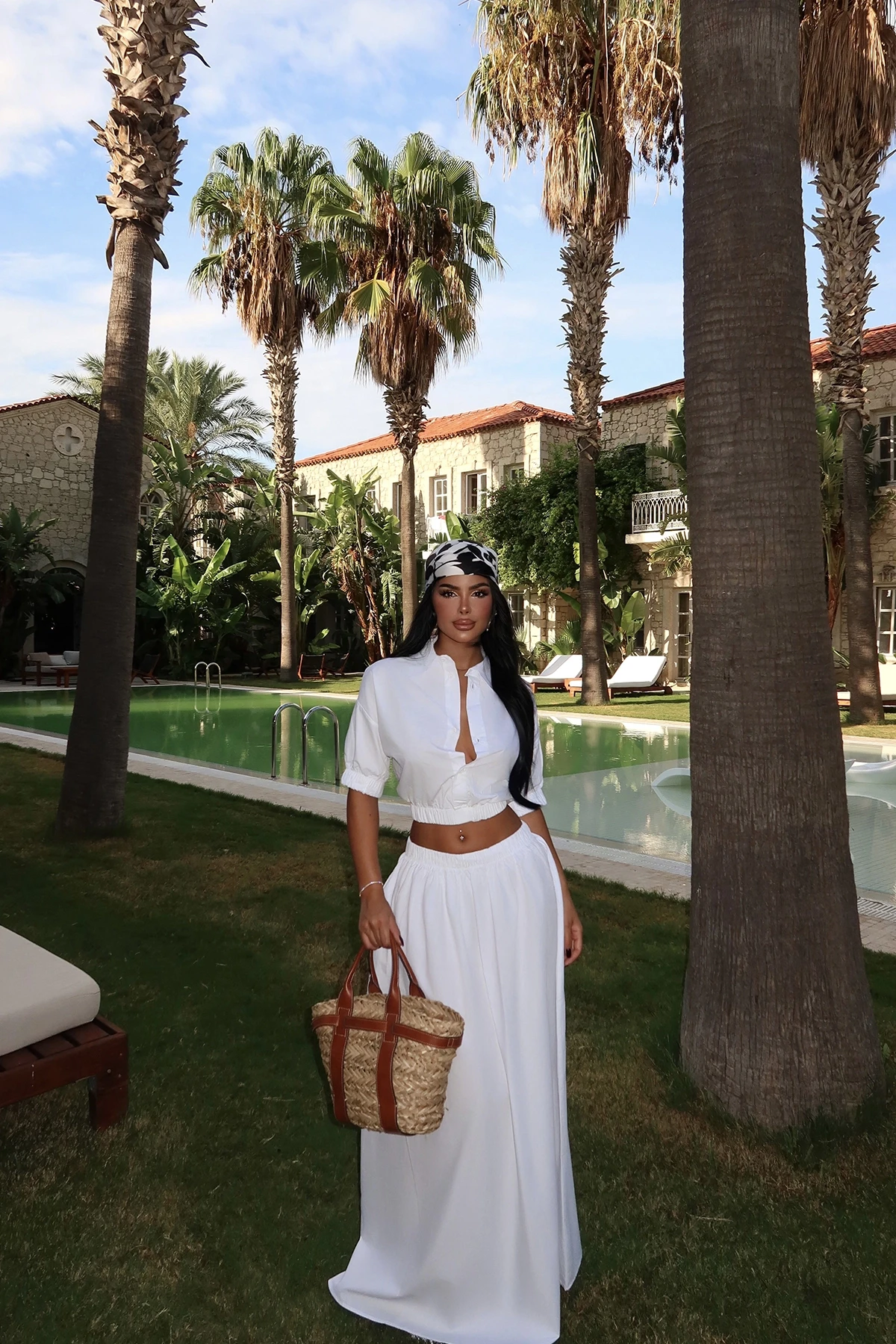 Picture of White Skirt Suit