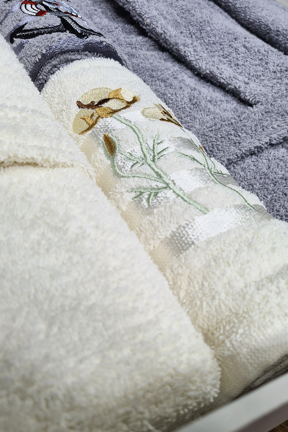 Picture of Çeyizlik Aile Bornoz Seti 4 Parça Krem Gri