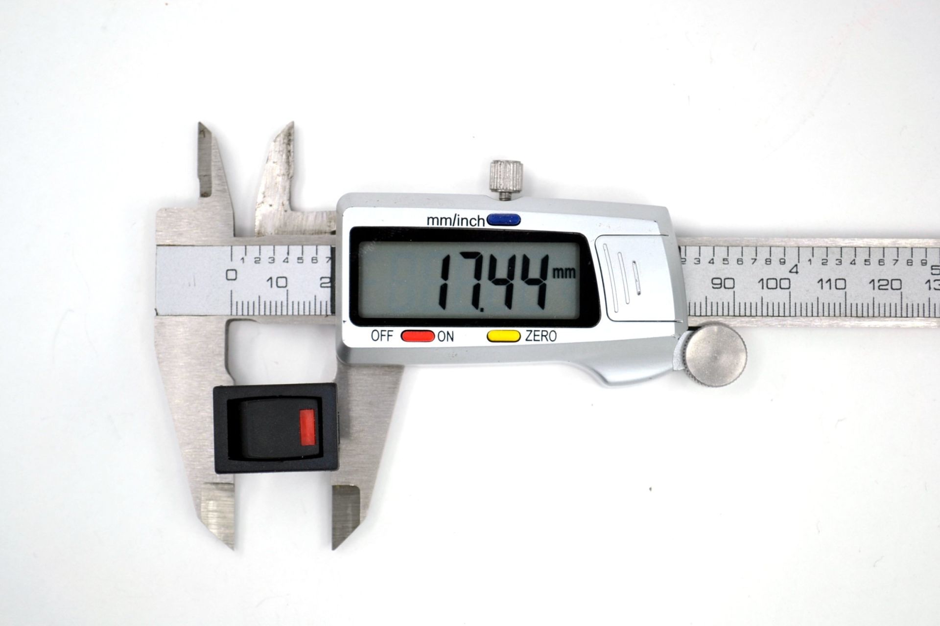 Picture of 12V Oto Elektrik Anahtarı Kırmızı Ledli Siyah Dikdörtgen 1-0 MT-ANK27