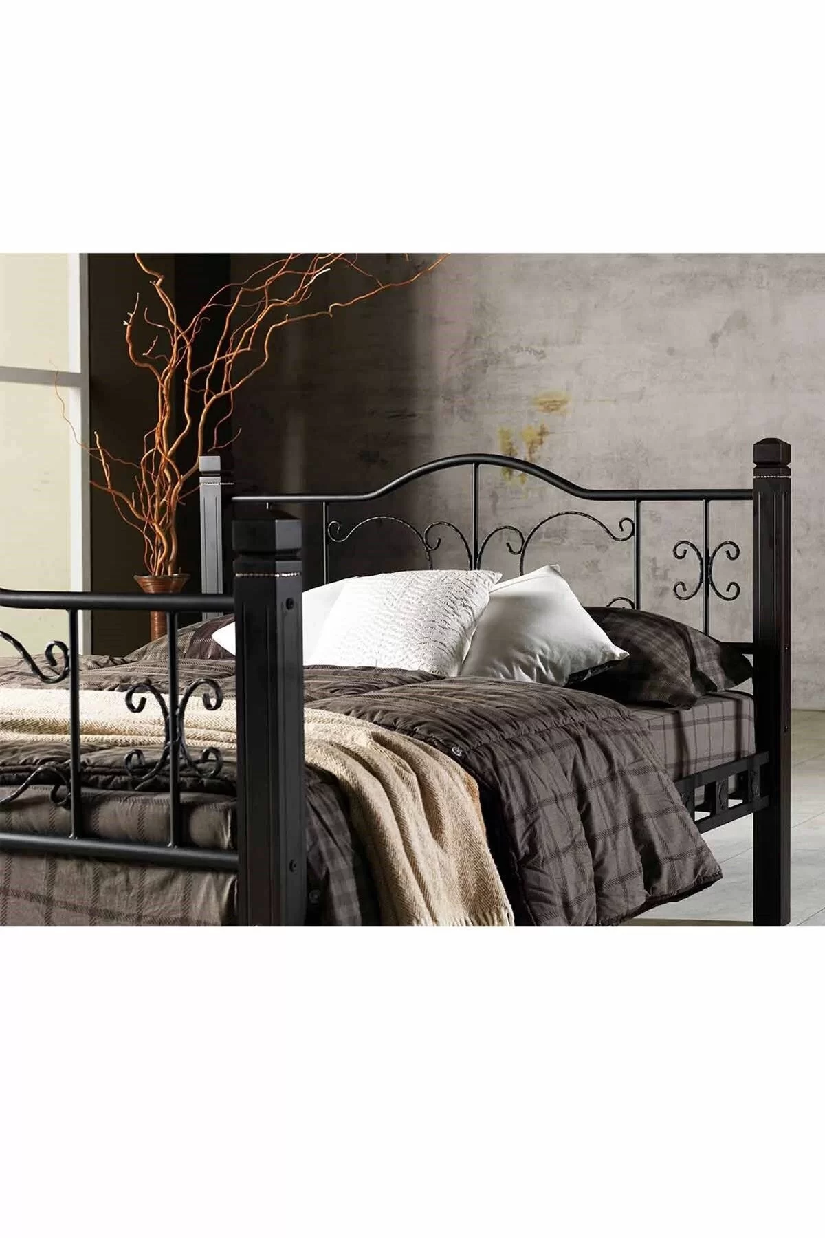 Picture of Yakamoz Çift Kişilik Ferforje Ahşap Metal Karyola Siyah