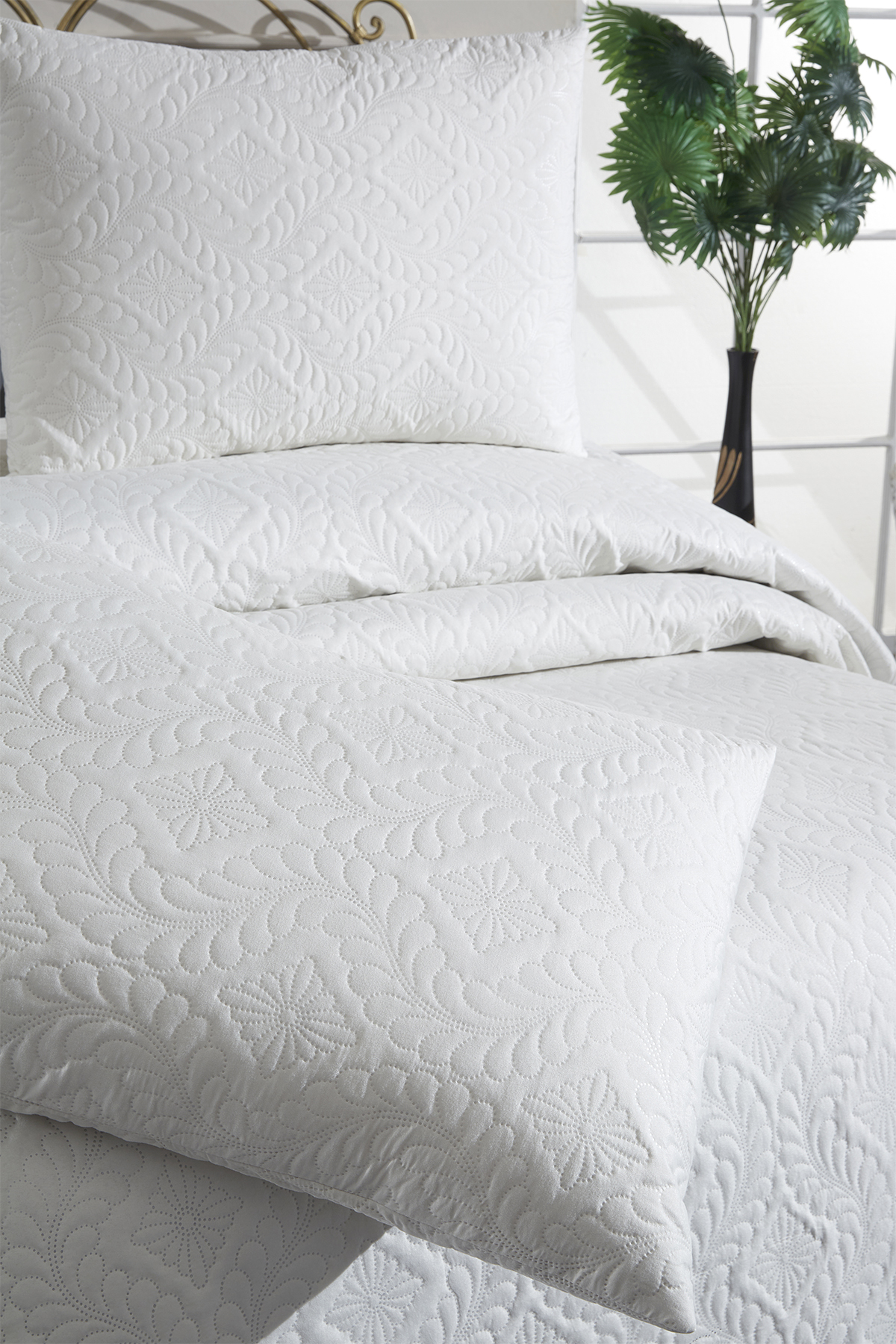 Picture of Ultrasonik Kapitoneli Elite Çift Kişilik Yatak Örtüsü Krem