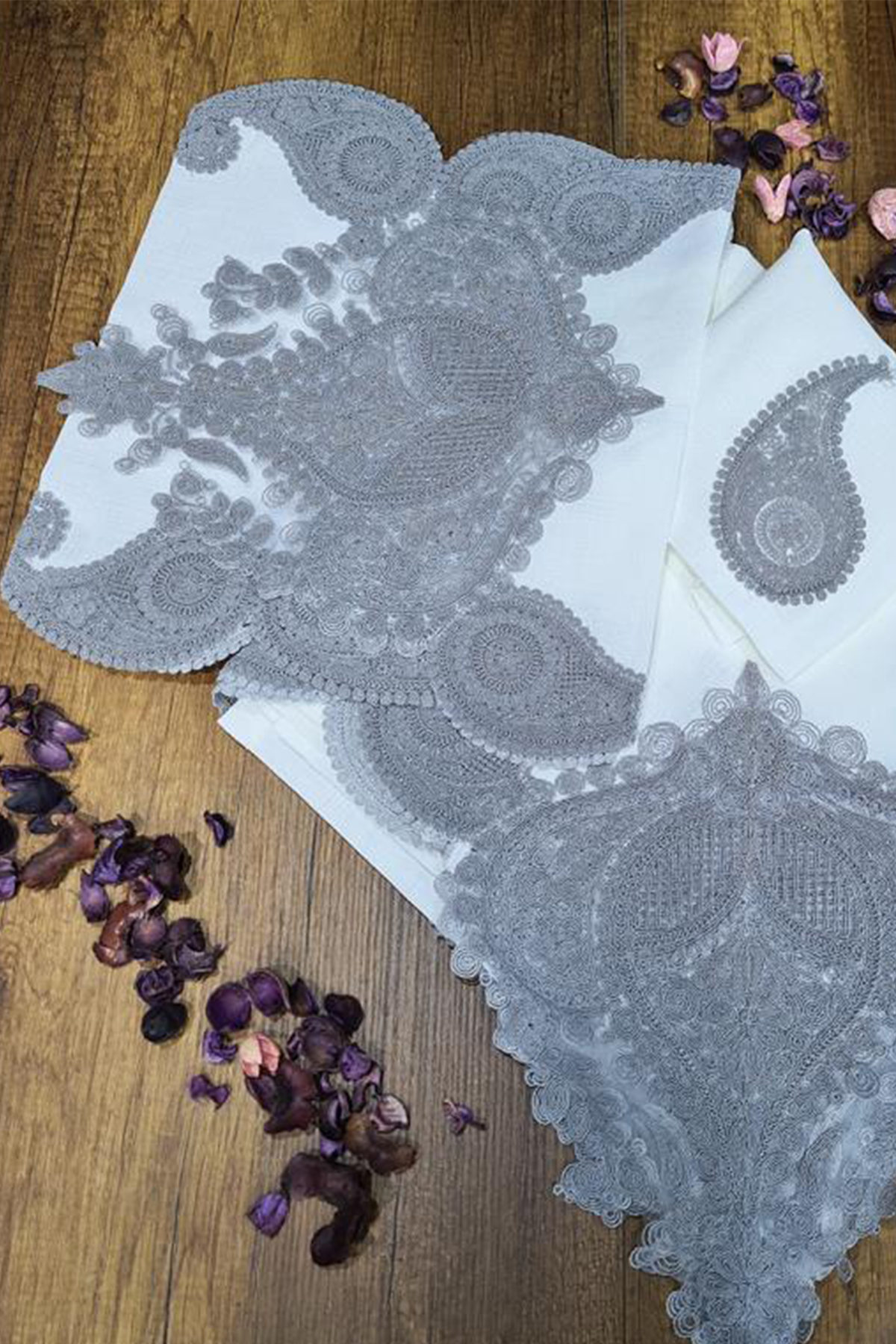 Picture of 26 Parça Keten Zambak Masa Örtüsü Takımı Krem Gri