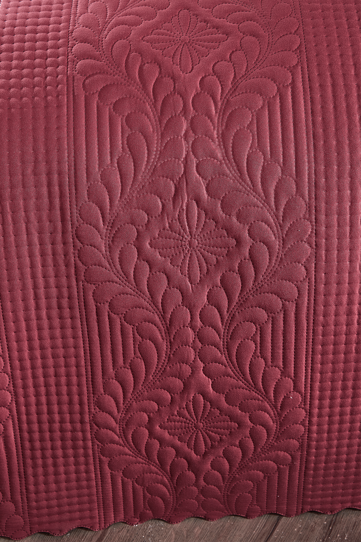 Picture of Ultrasonik Kapitoneli Sena Çift Kişilik Yatak Örtüsü Bordo