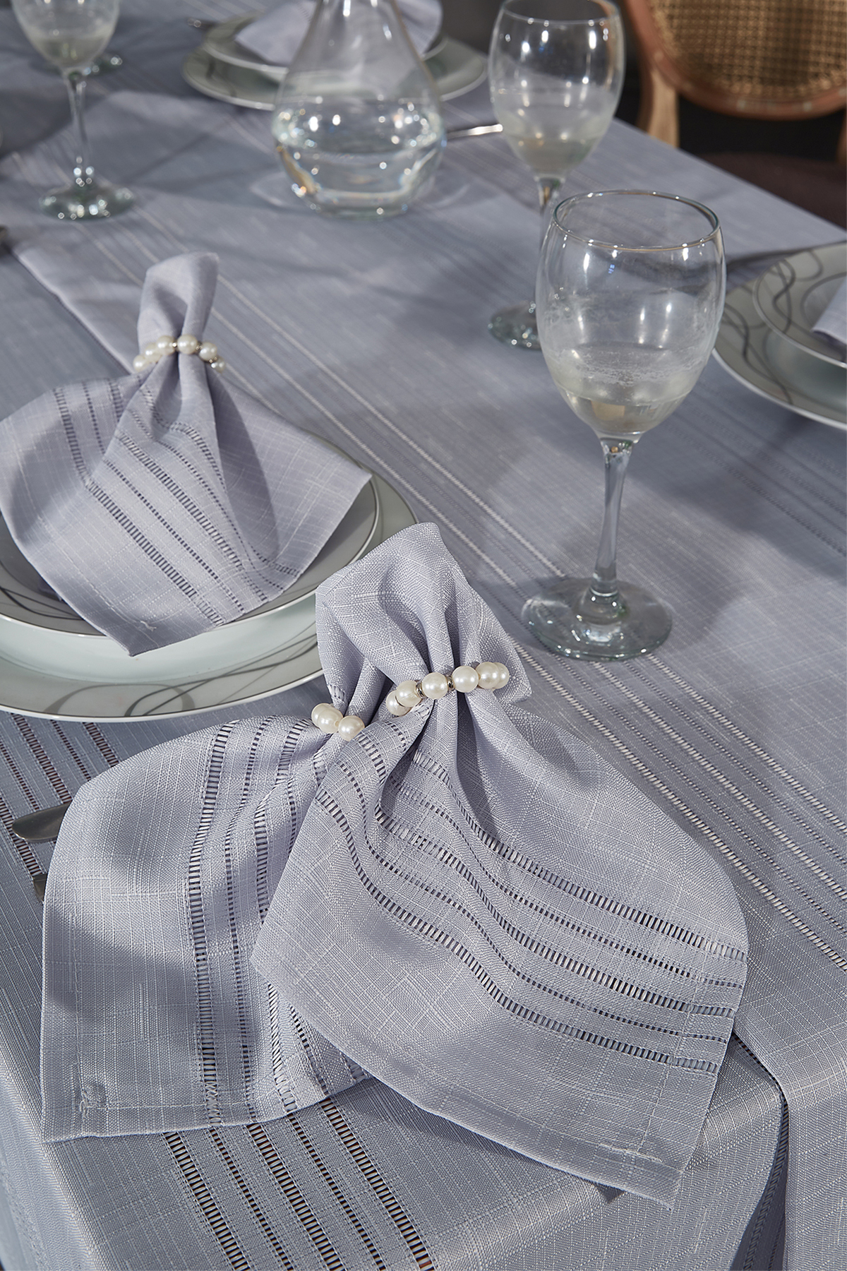 Picture of Corvver 26 Parça Dertsiz Masa Örtüsü Takımı Gri