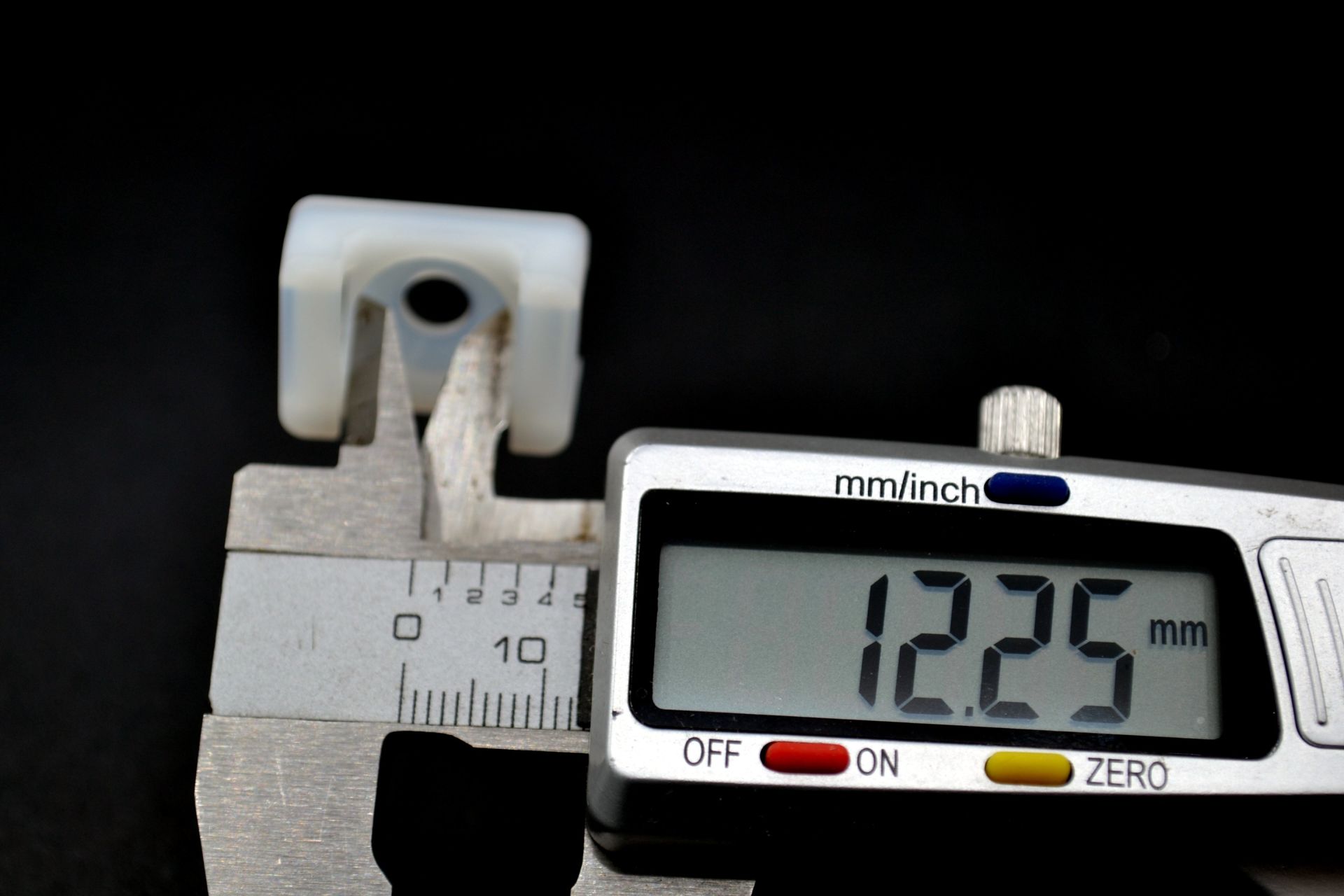 Picture of 100 Adet Vidalı Kroşe M6 Delik Kablo Bağı Genişliği 9mm'e Kadar