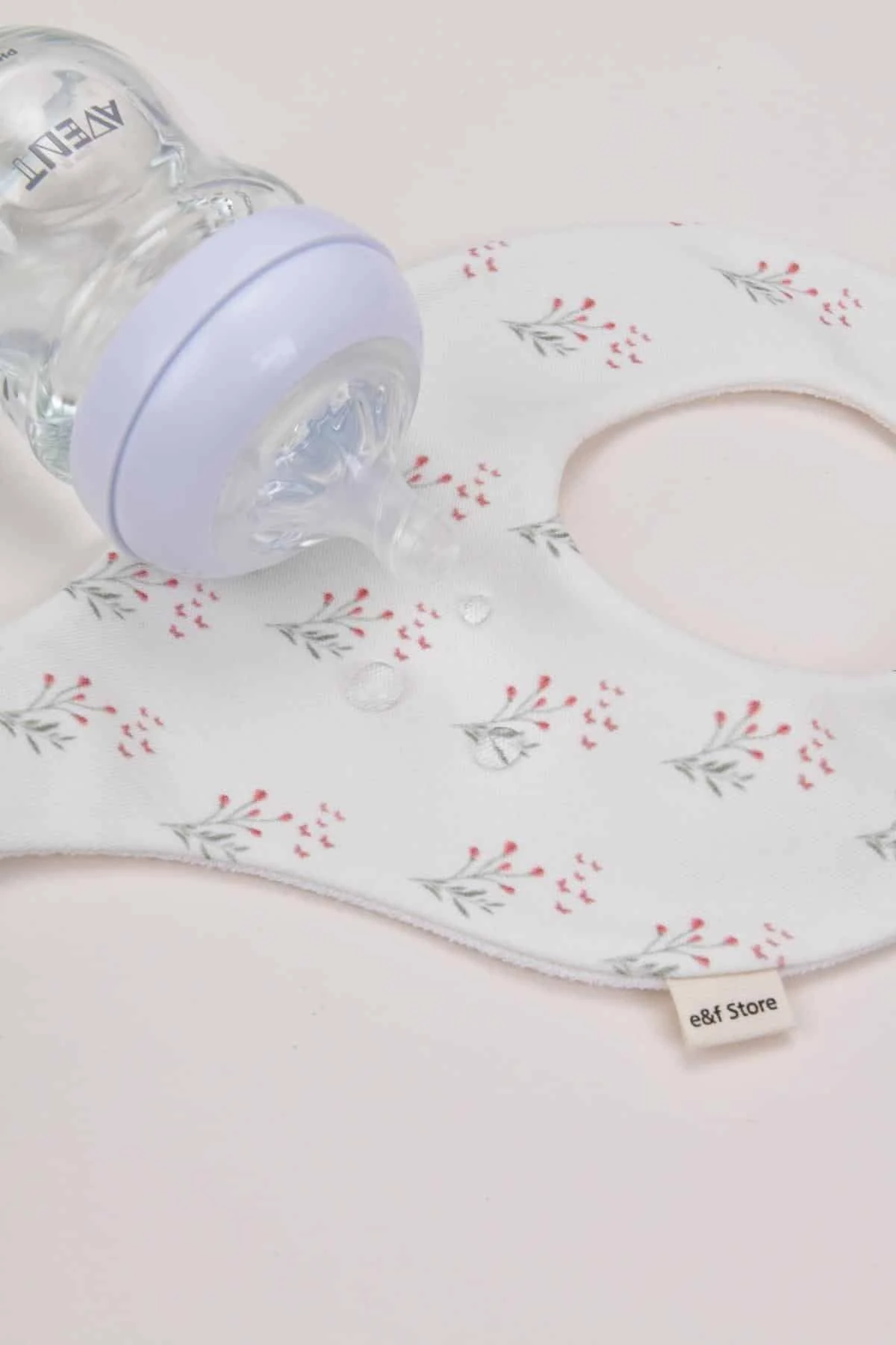 Picture of İkinci Şans - Sıvı Geçirmez Emzik Tutucu Mama Önlüğü - Çiçek Buketi