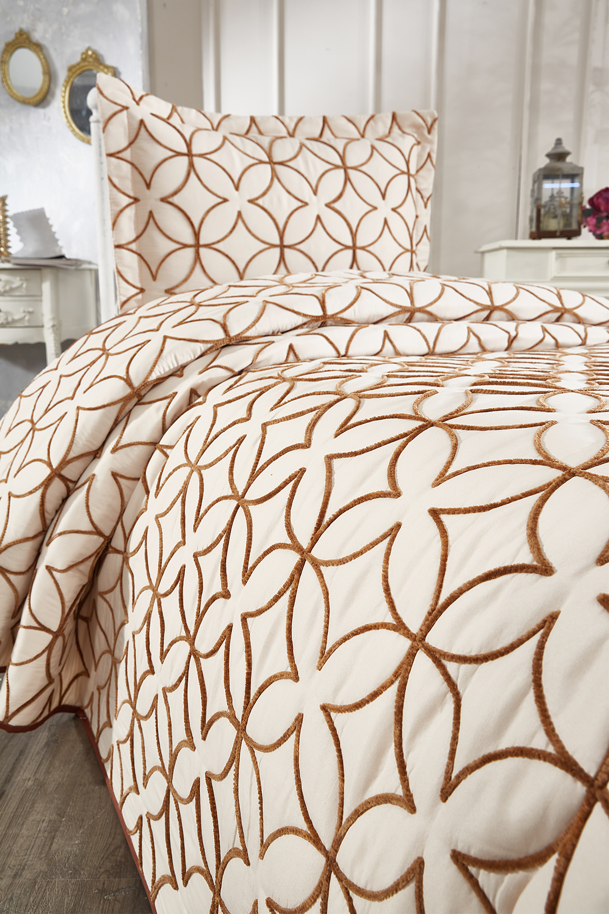 Picture of Parolin Tek Kişilik Kapitoneli Yatak Örtüsü Bej