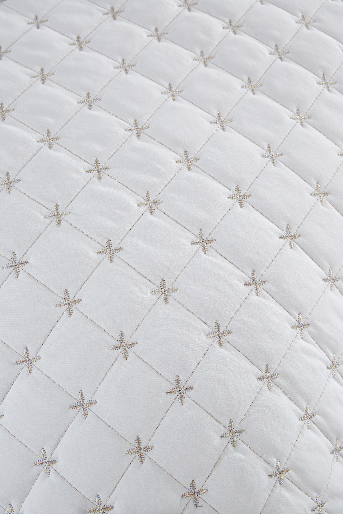 Picture of Yıldız Tek Kişilik Kapitoneli Yatak Örtüsü Krem