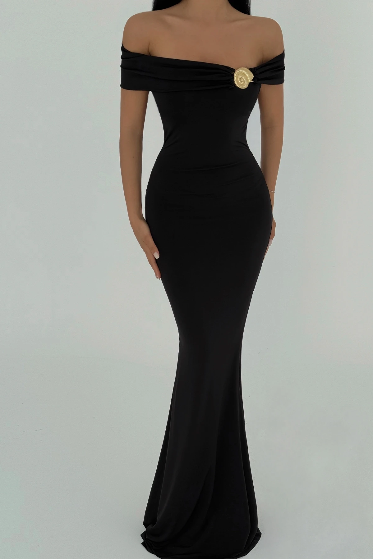 Picture of Black Brooch Detail Dress