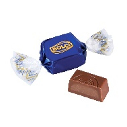 Picture of GIANDUJA FILLED MILK CHOCOLATE CUBE DOUBLE TWIST 1Kg
