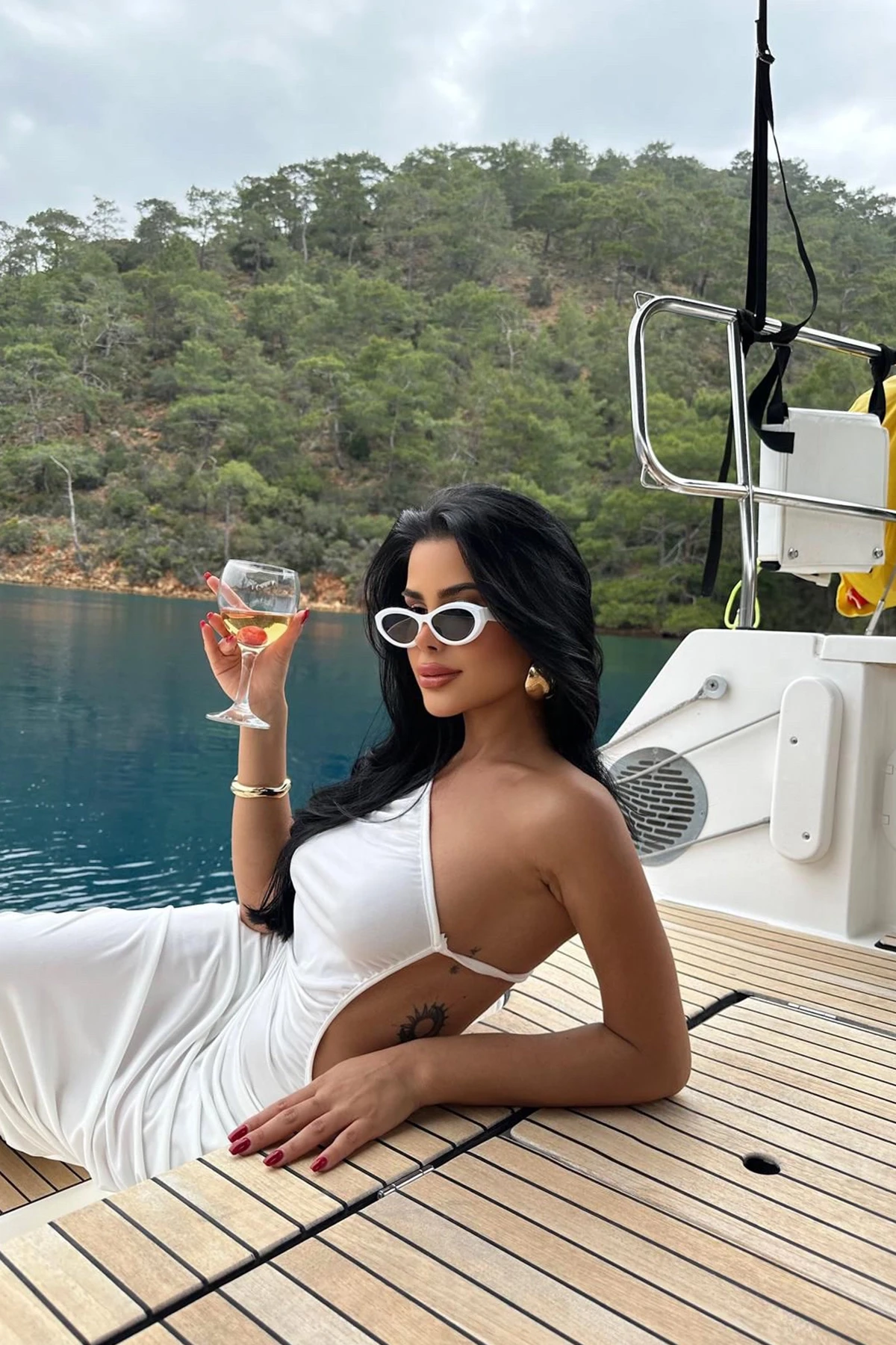 Picture of Antonella Dress With Low-cut Back And Accessories