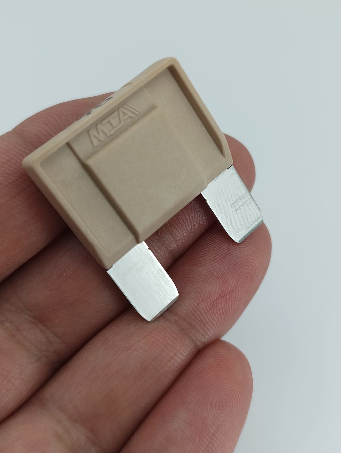 Picture of 70A Bej Büyük Maksi Bıçak Sigorta 70 Amper