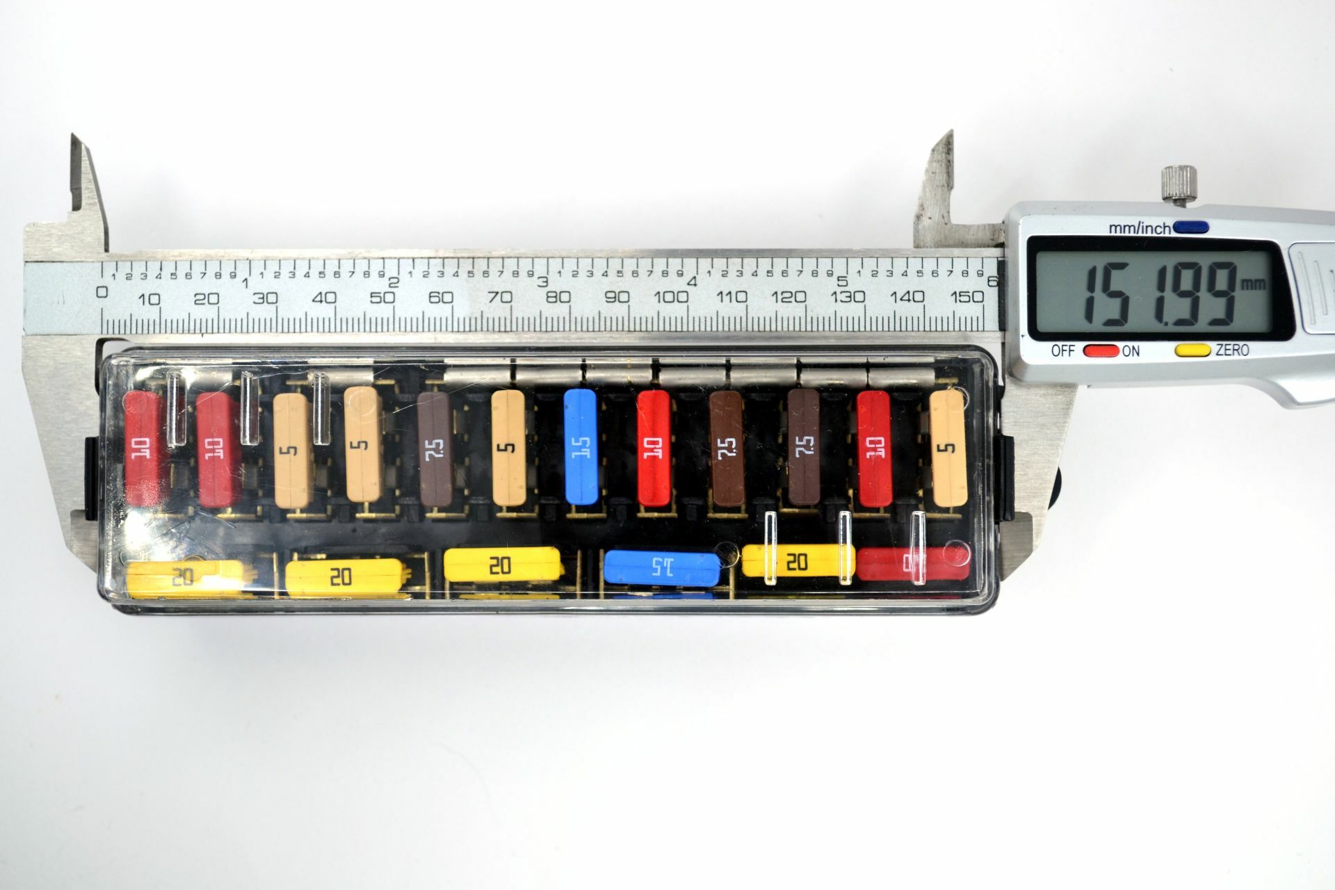 Picture of Uzel Traktör Bıçak Sigorta Kutusu 16 Yuvalı MTA Sigortalı