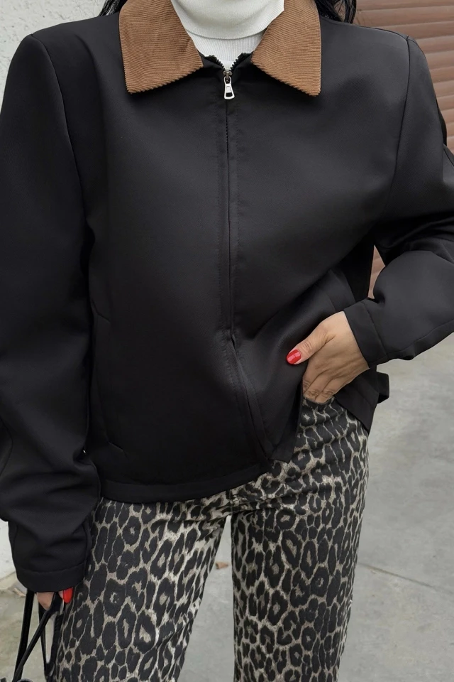 Picture of Black Pocket Detailed Zippered Jacket