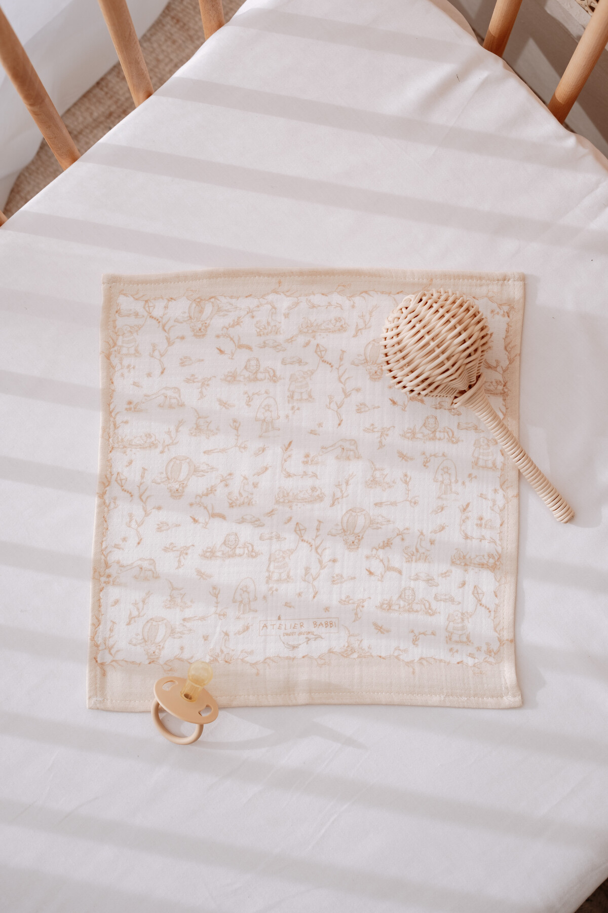 Picture of Müslin Bebek Örtüsü Ve 3’Lü Ağız Bezi Seti - Toile De Jouy / Bej